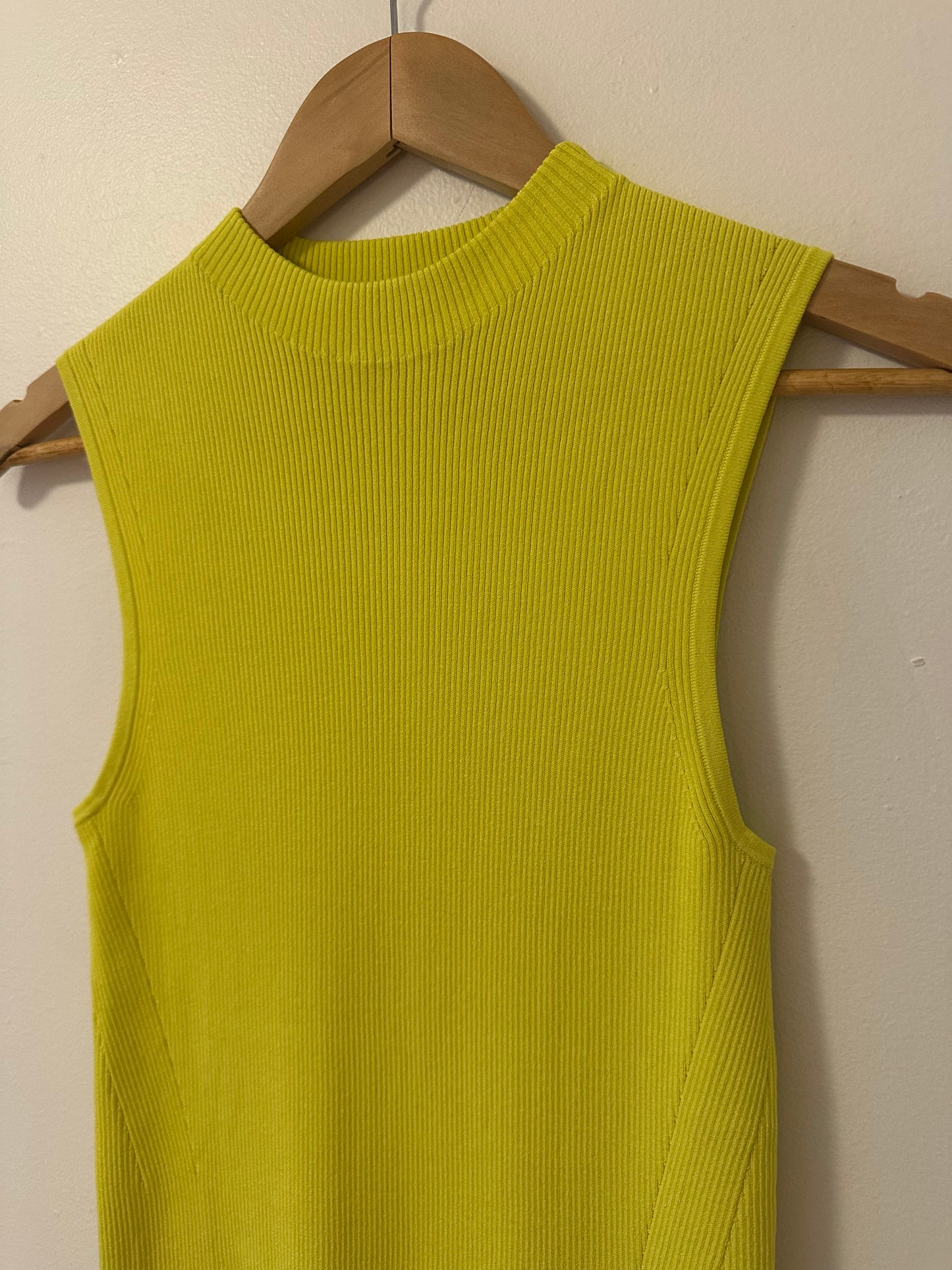 Boss Ribbed Yellow Sleeveless Mock Neck Tank Top | Size Large
