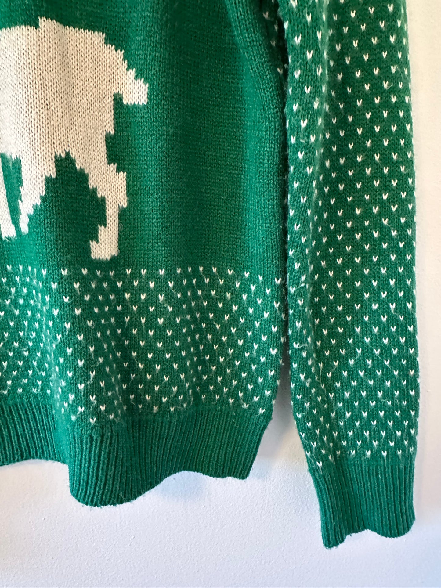 Ye Mak Green Sweater with Reindeer Design - Size Small