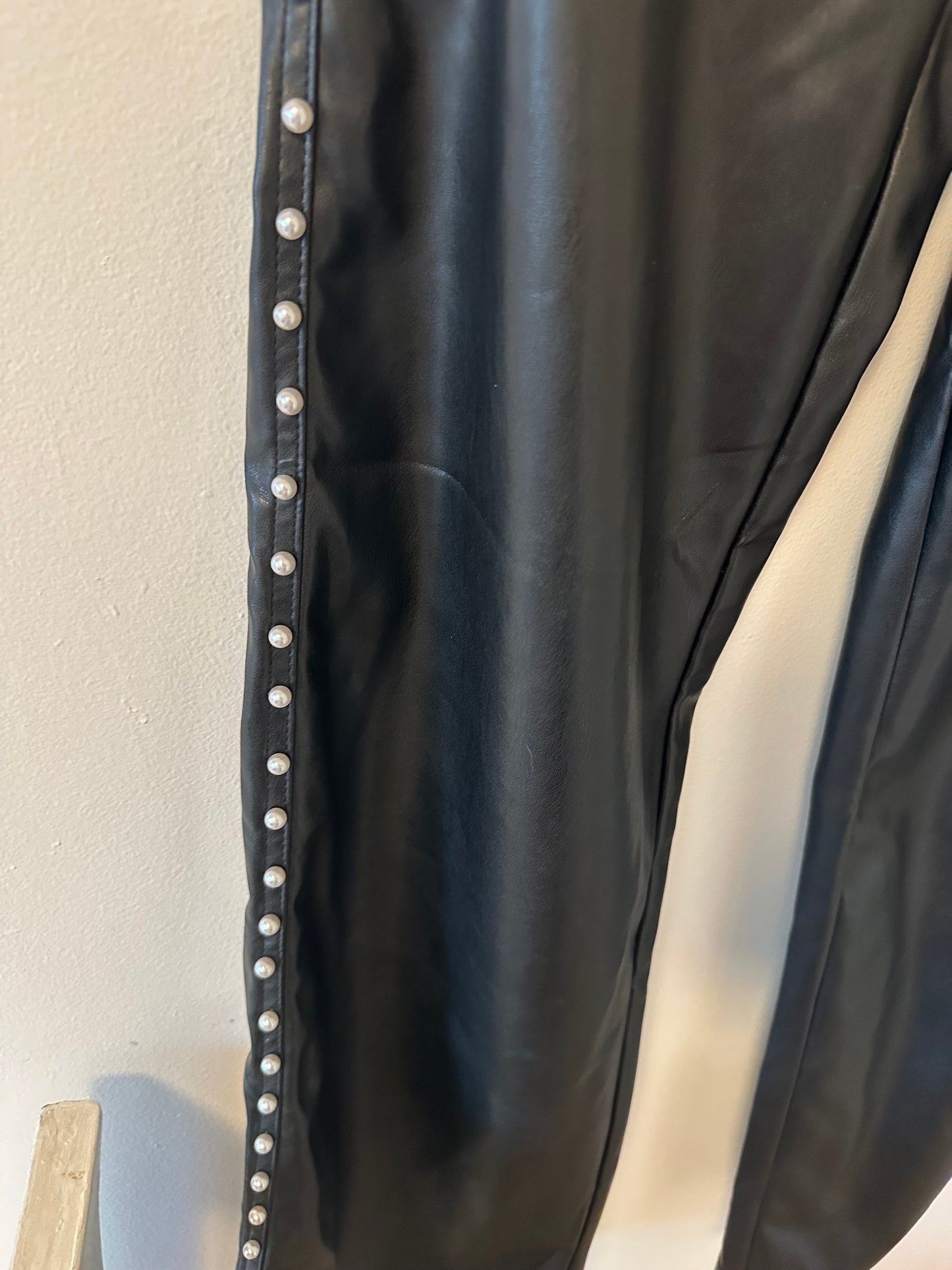 NWT Vibrant Black Leather Pants with Pearl Detailing - Size 28