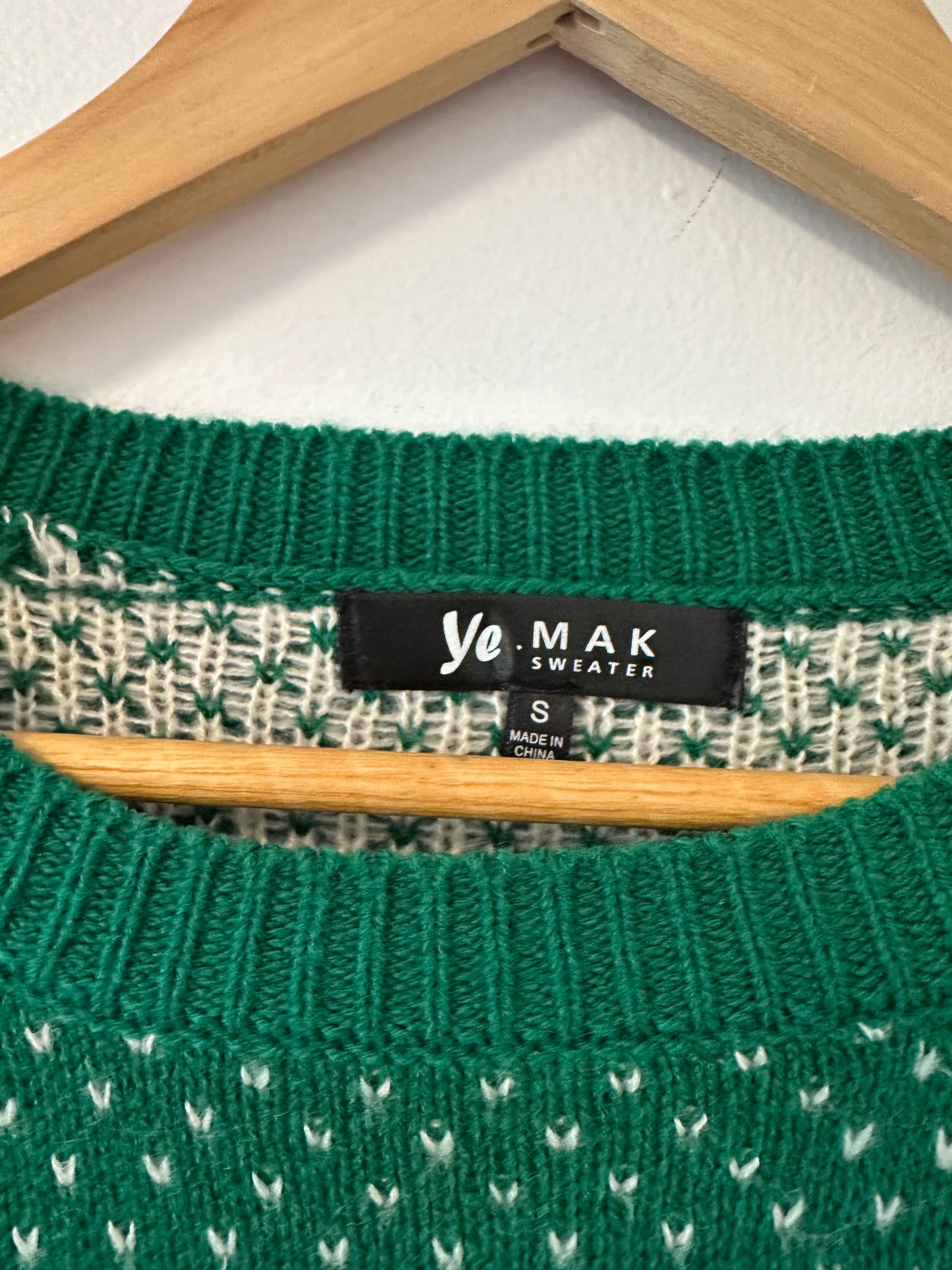 Ye Mak Green Sweater with Reindeer Design - Size Small