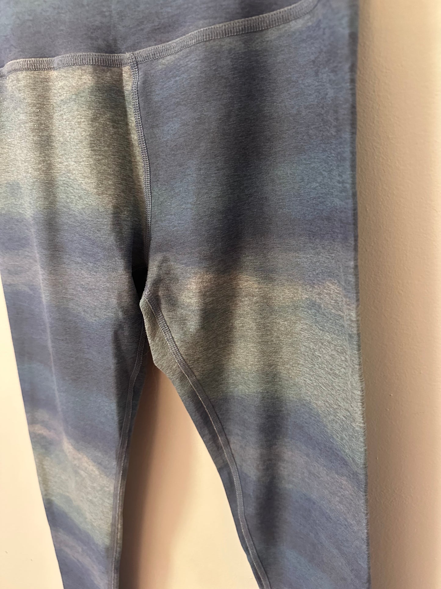 Beyond Yoga SoftMark High Waisted Midi Legging in Watercolor Waves | Size Medium