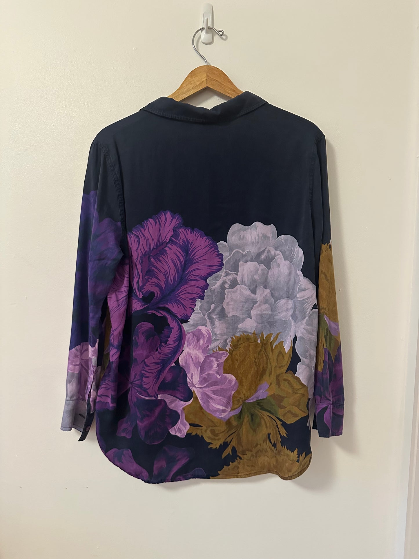 The Kit Zoe Floral Long Sleeve Blouse in Violet Iris | Size Large