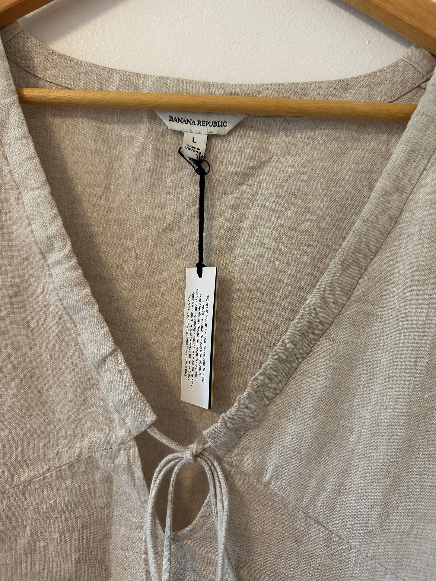 Banana Republic Linen Tie Front V Neck Top in Natural Size Large