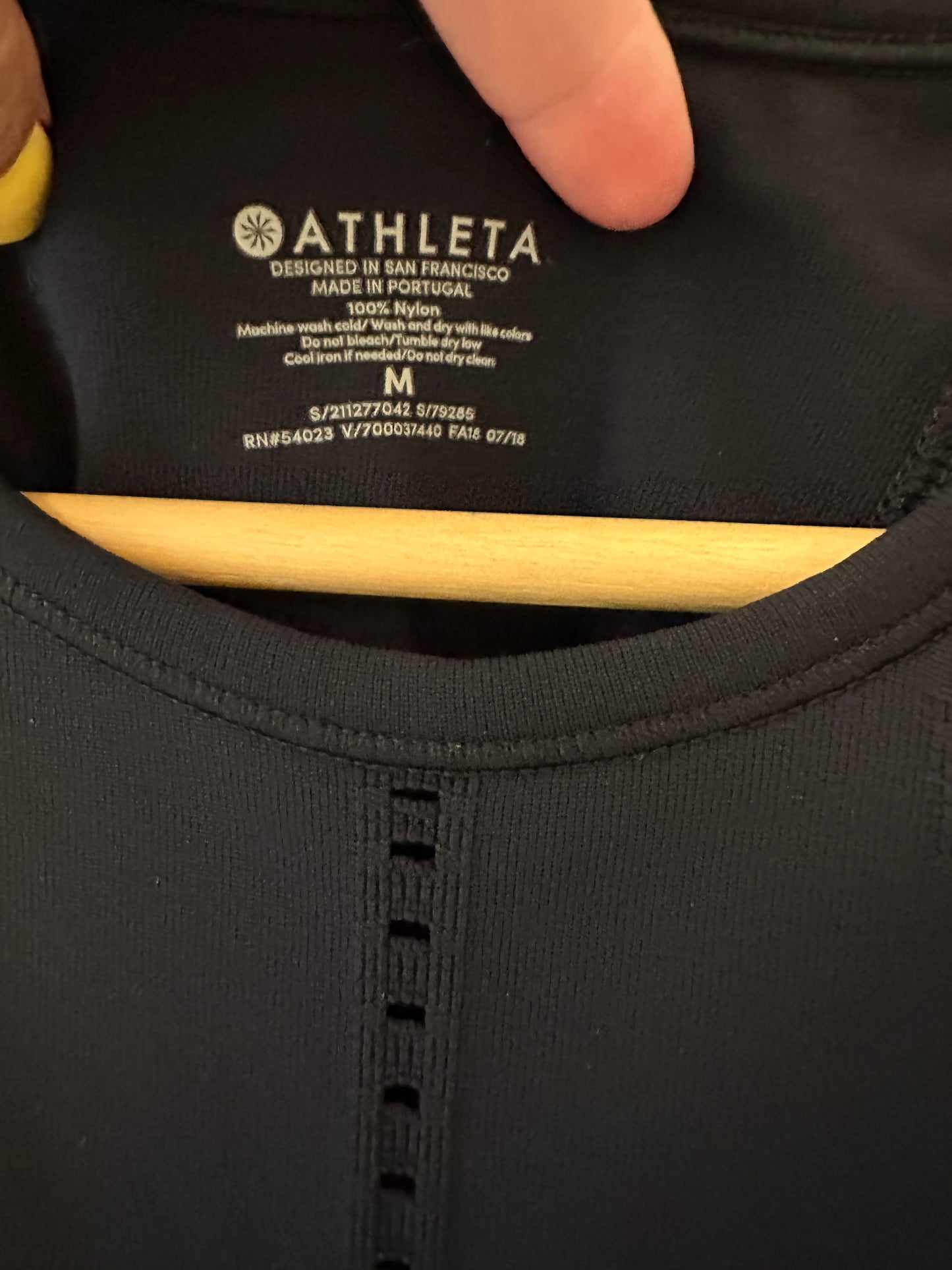 Athleta Foothill Seamless Tank in Black - Size Medium