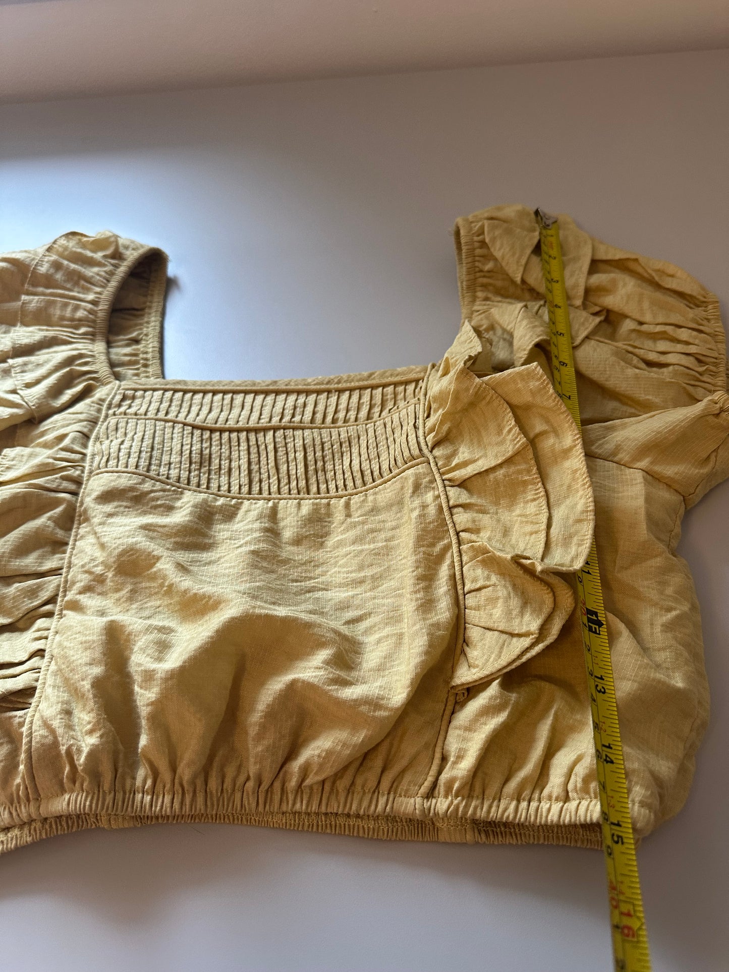 Moon River Puff Sleeve Yellow Ruffled Cropped Blouse | Size XS