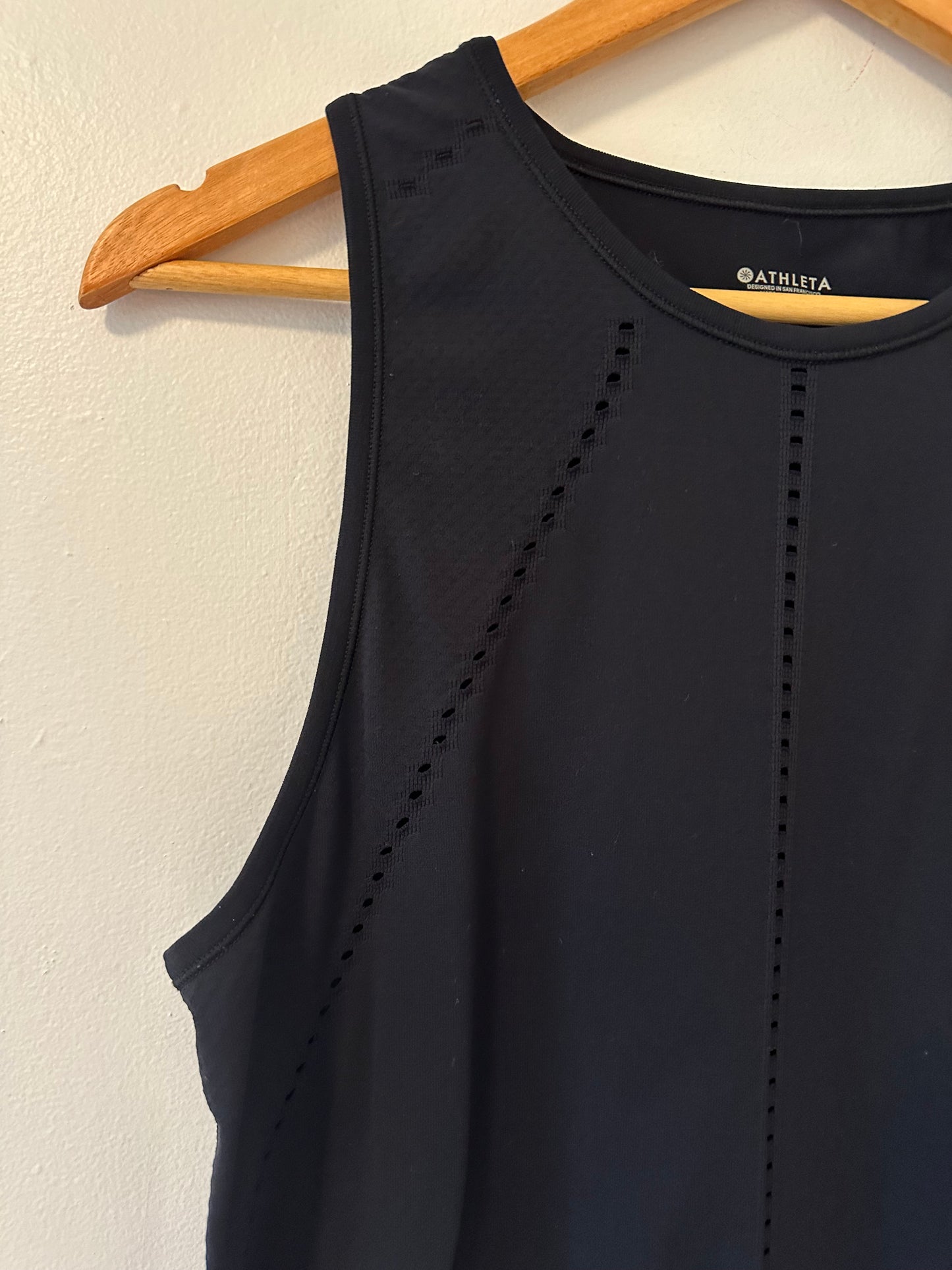 Athleta Foothill Seamless Tank in Black - Size Medium