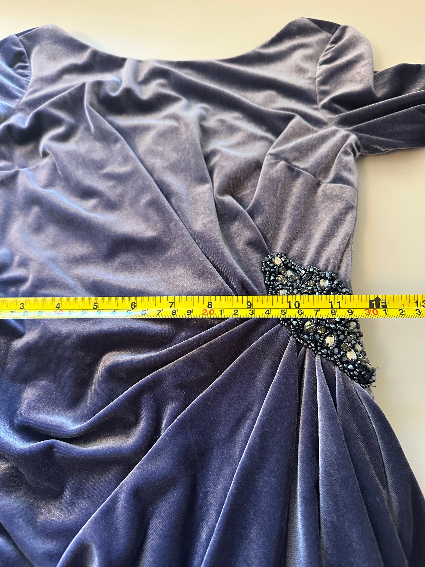 Oleg Cassini NWT Three-Quarter Sleeve Velvet Sheath Dress in Navy | Size 4