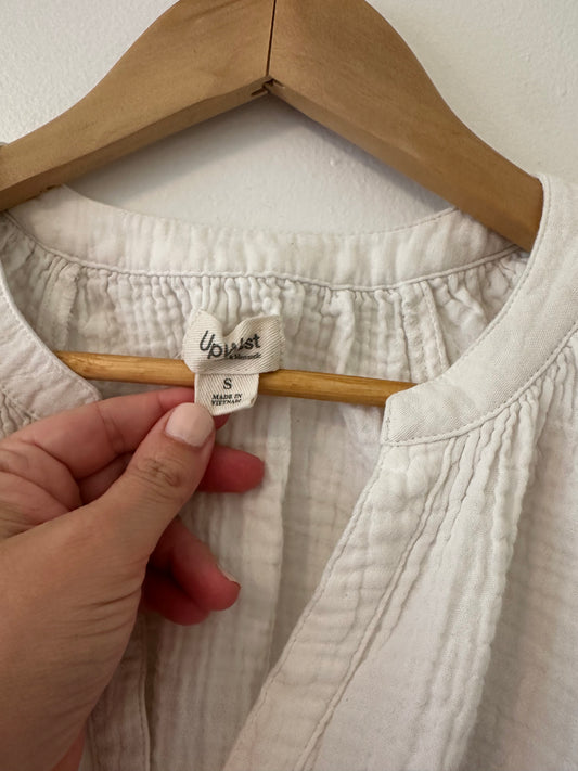 UpWest White Flutter Sleeve Top Size Small