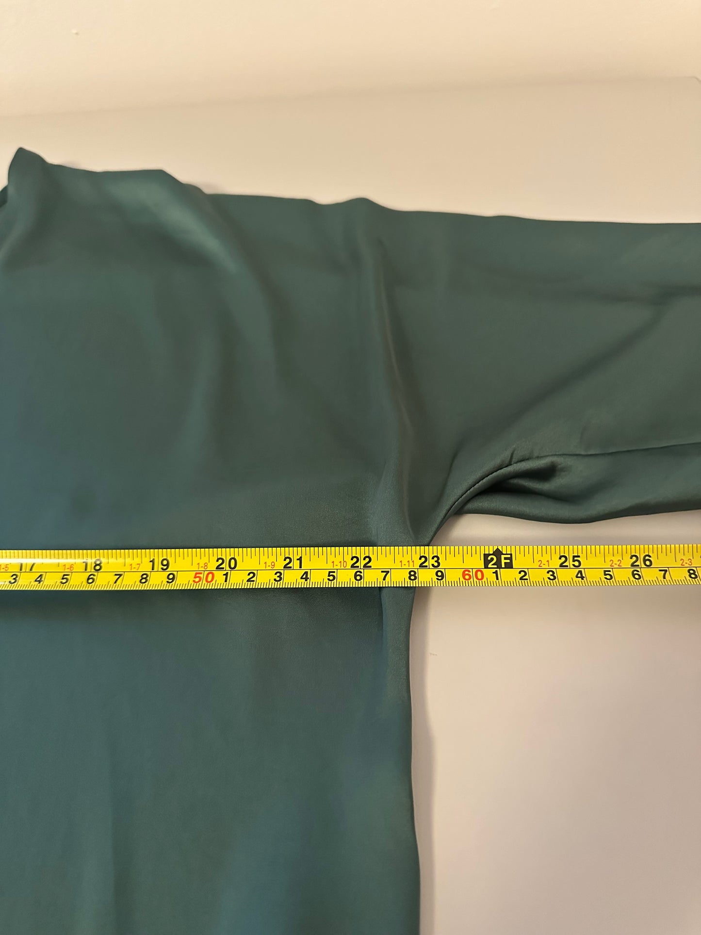 The Reset R Label Deep Green V-Neck Silky Loose Blouse | Size Medium