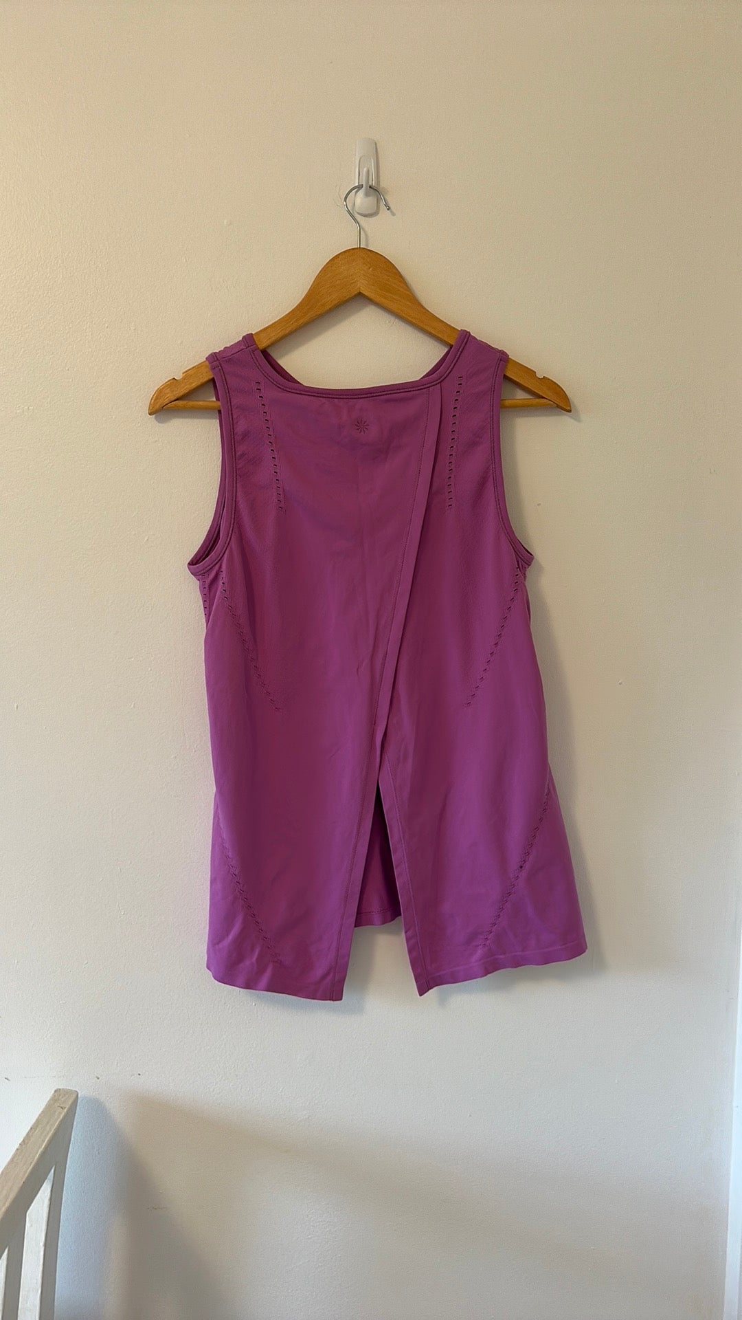 Athleta Foothill Sleeveless Open Back Workout Top in Fuschia - Size Medium