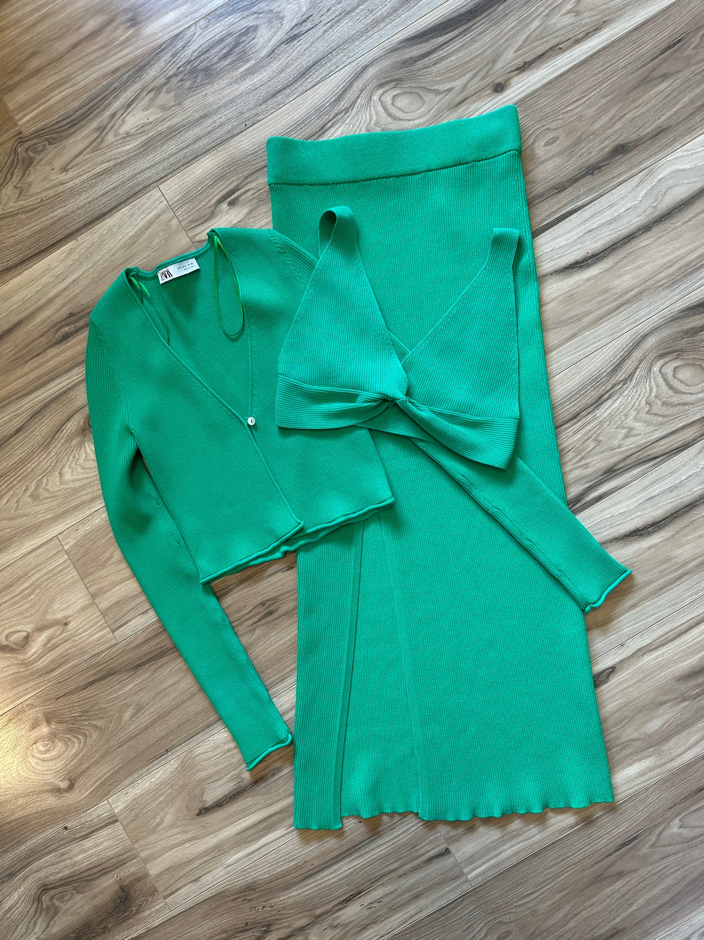 Zara Cropped Ribbed Cardigan in Green - Size Small