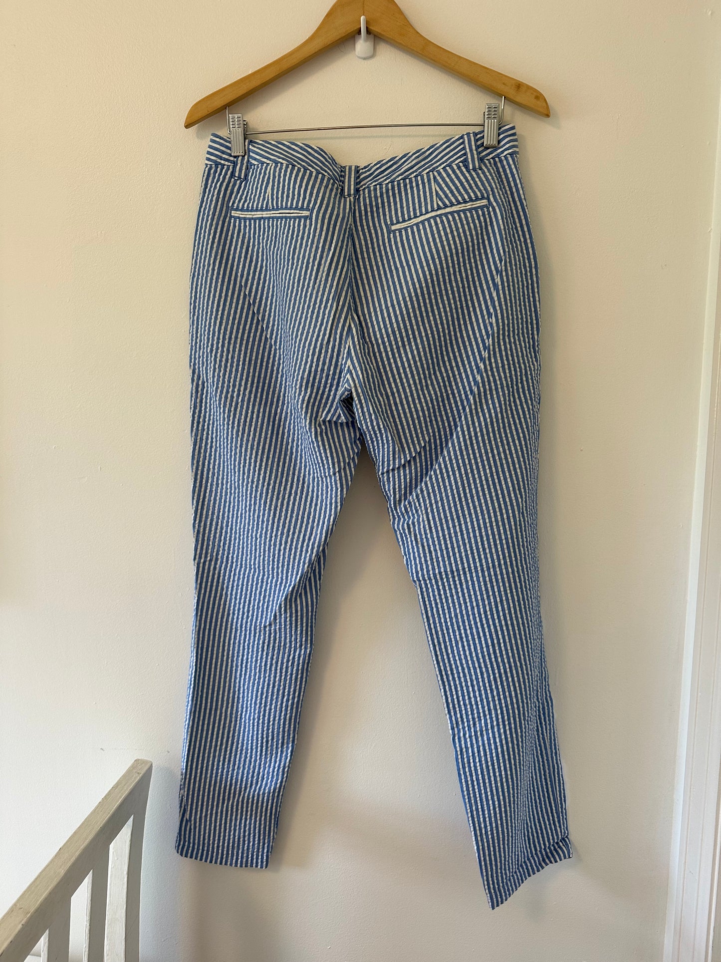 Vineyard Vines Women’s Blue and White Seersucker Pants - Size 8