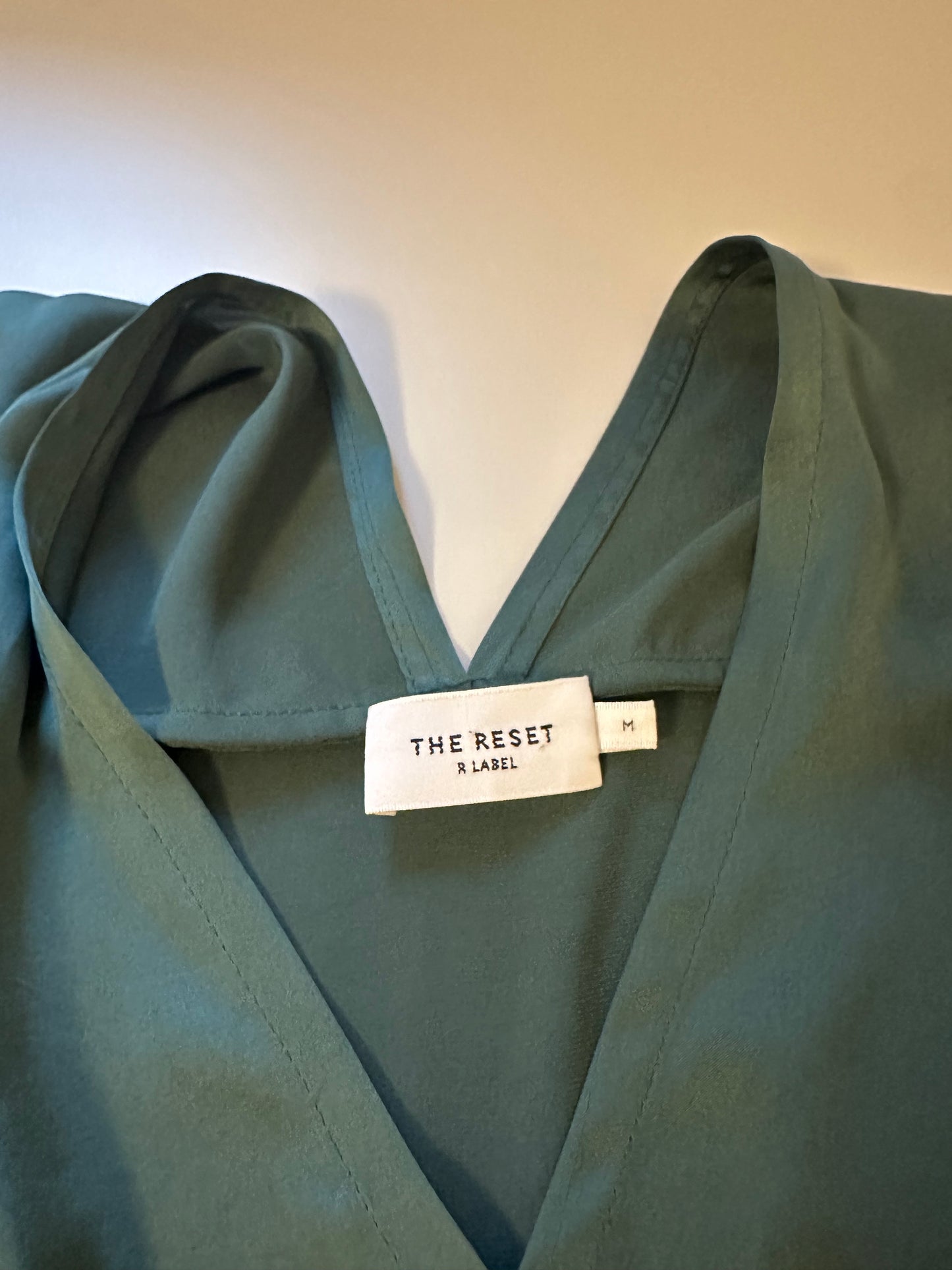 The Reset R Label Deep Green V-Neck Silky Loose Blouse | Size Medium