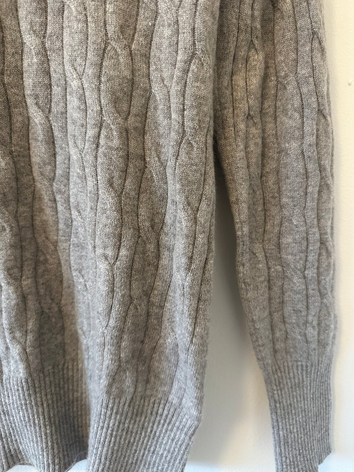 Christopher Fischer Cashmere Gray Cable Knit V-Neck Sweater Size M