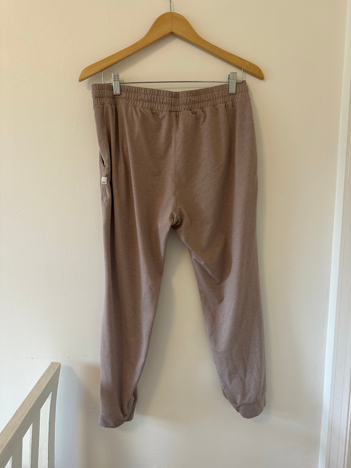 Vuori Light Pink Performance Joggers Size XL