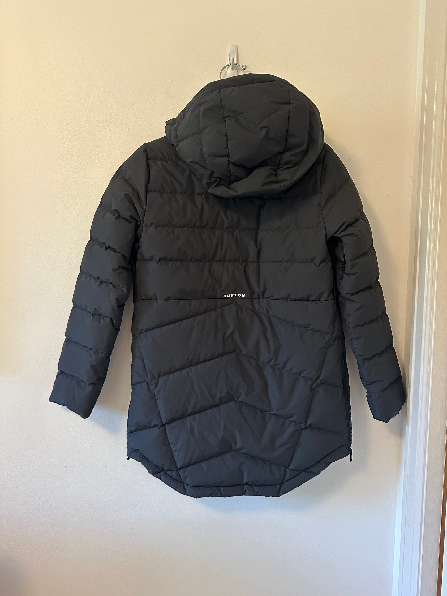 Burton Loyil Down Snowboard Jacket in Black | Size Small