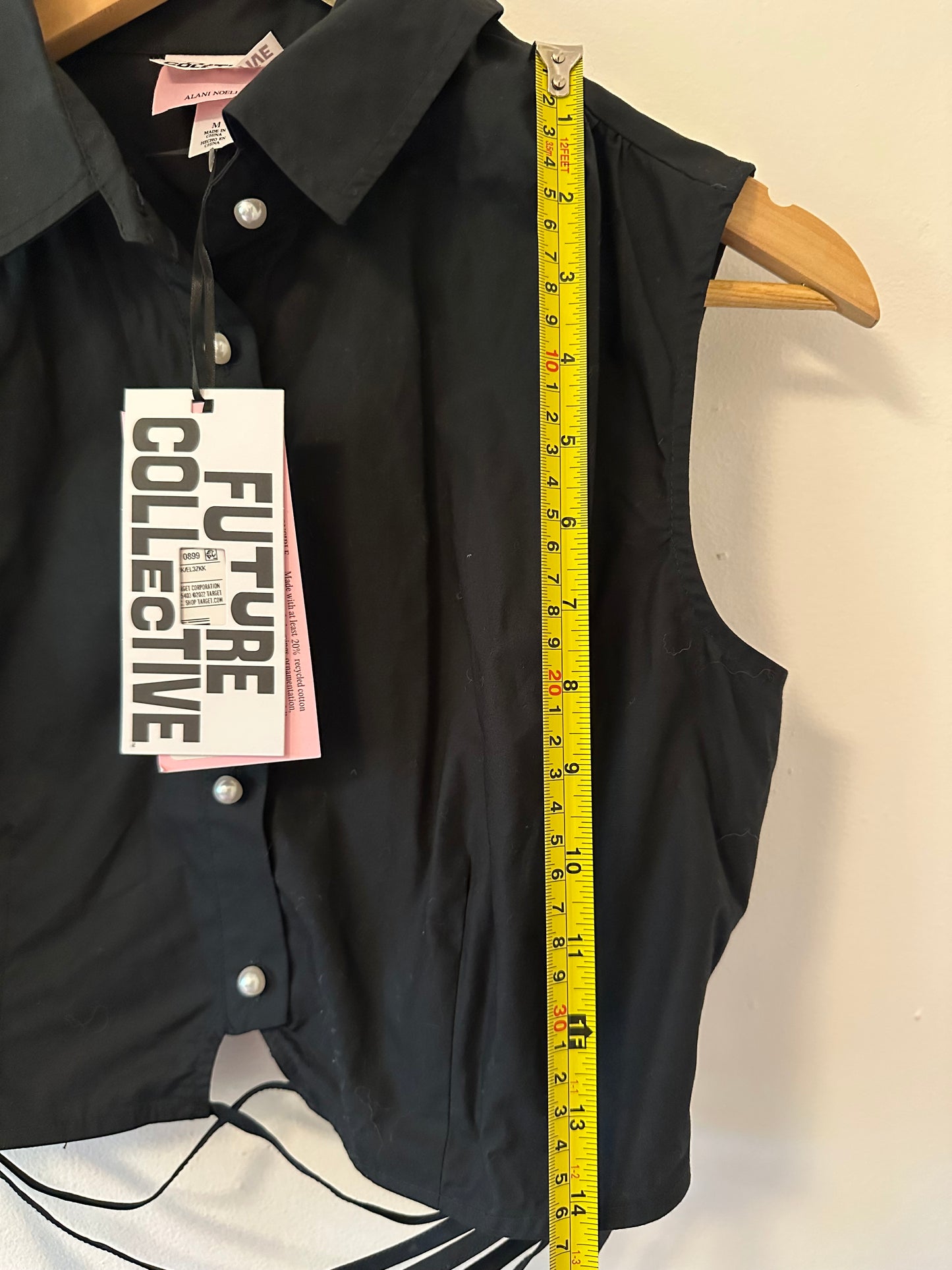 NWT Future Collective Black Sleeveless Button-Down Shirt with Tie Waist - Size Medium