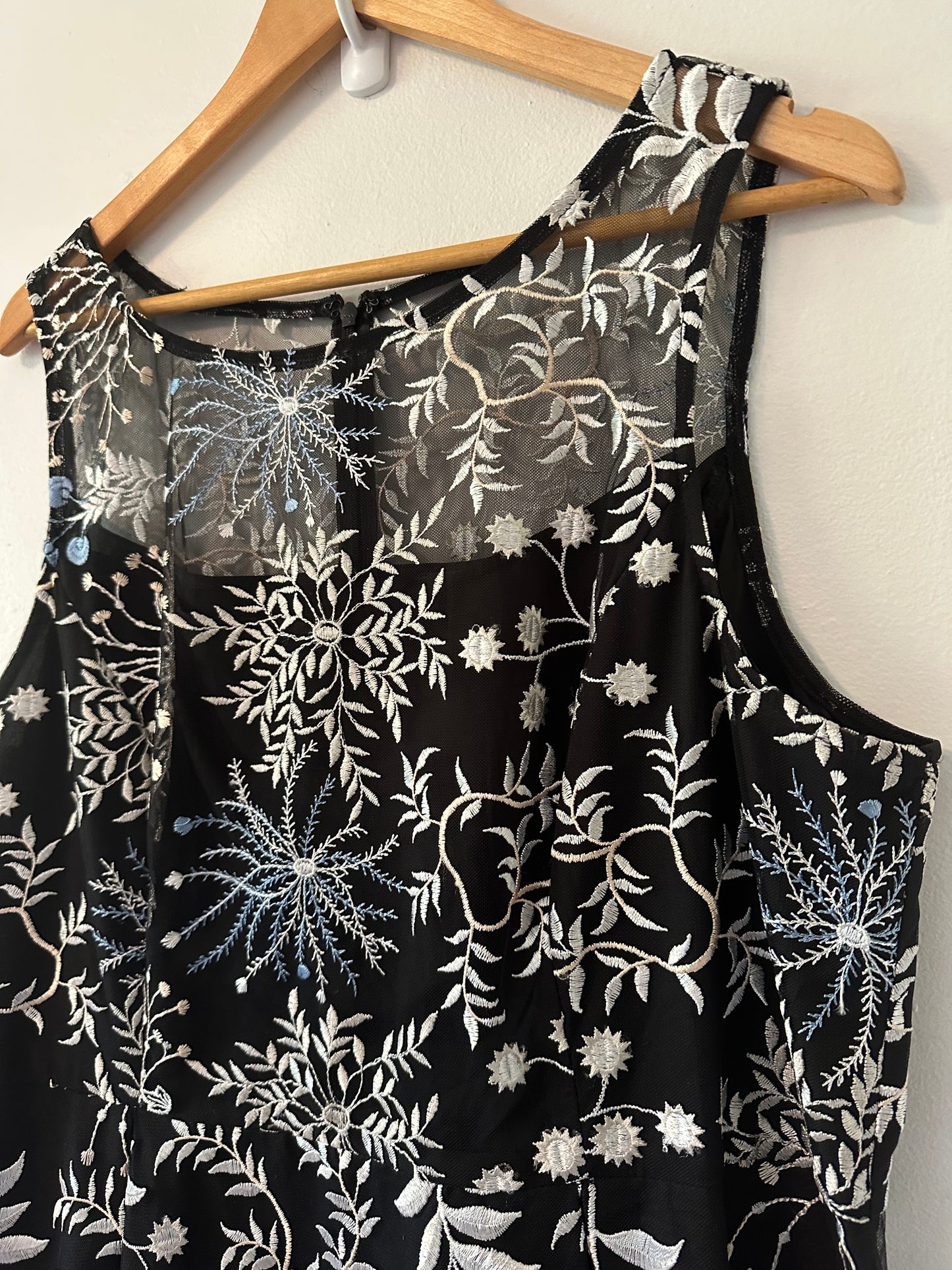 Adrianna Papell Black and White Floral Fit and Flare Midi Dress | Size 18
