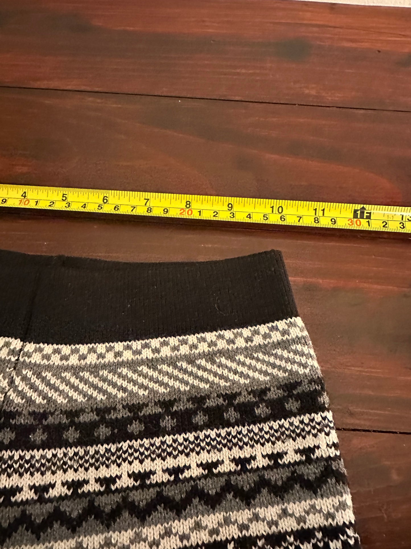 Uniqlo Black and Gray Knit Patterned Women’s Shorts