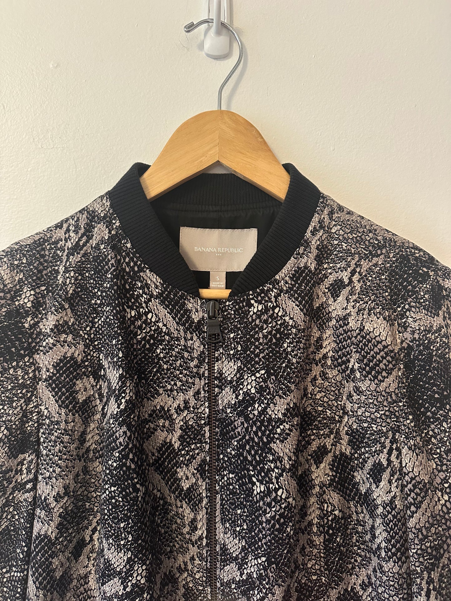 Banana Republic Black and Gray Snake Print Bomber Zip Up Jacket | Size Small