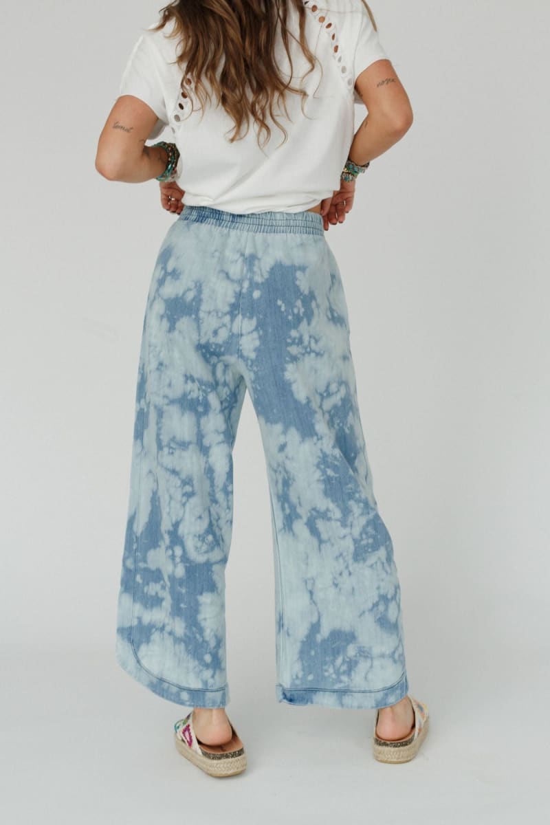 Three Bird Nest The So Comfy Wide Leg Pant in Blue Bleached Denim - Size Medium