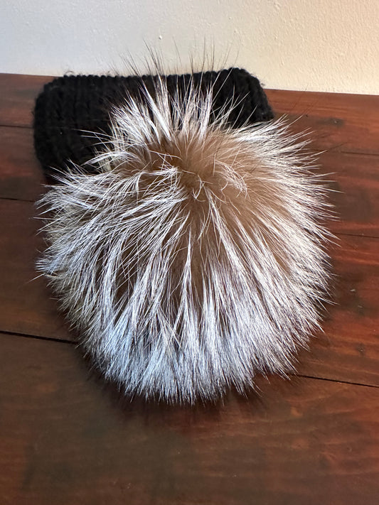 Kyi Kyi Classic Fox Fur Women’s Black Knit Beanie
