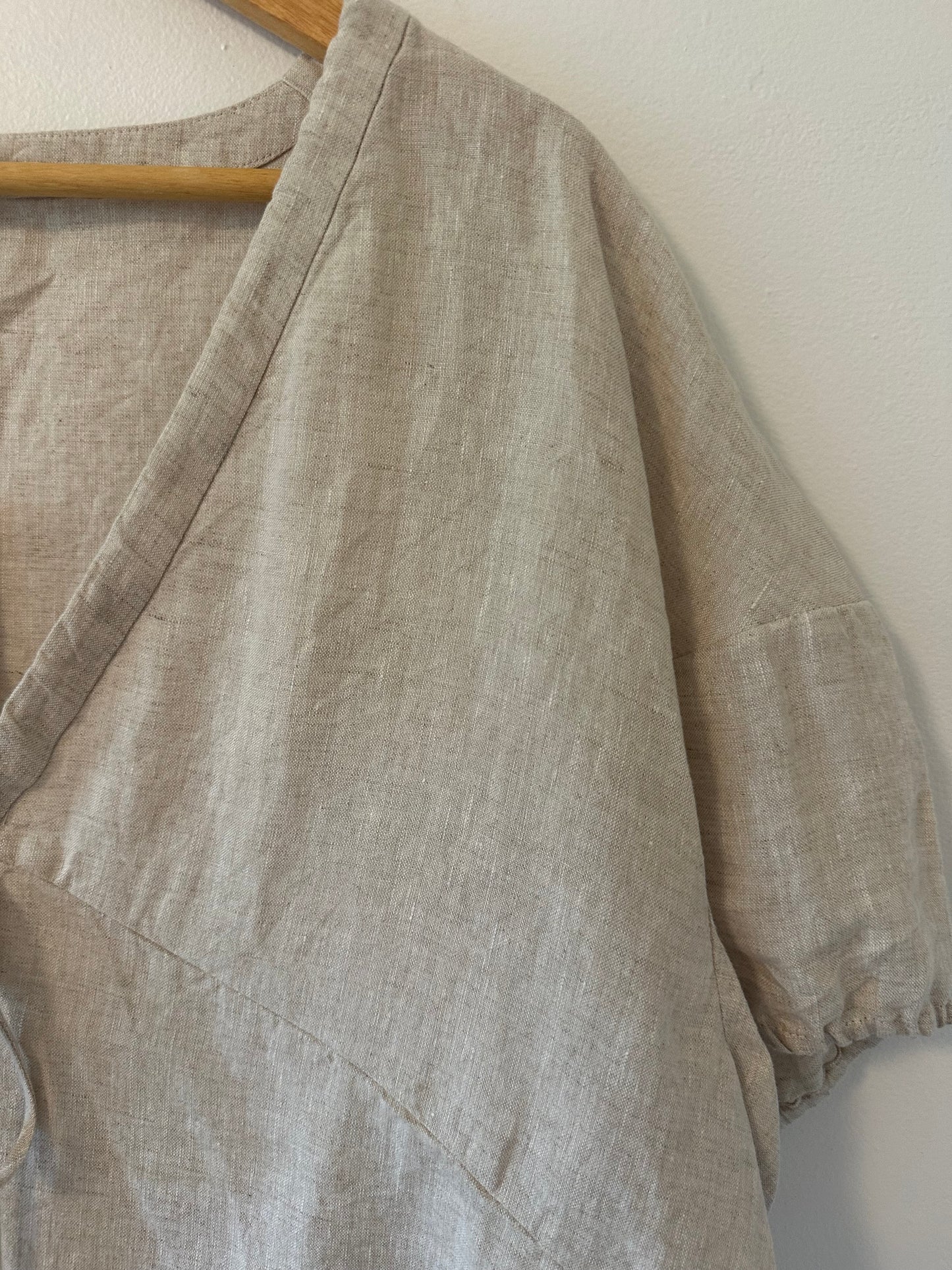 Banana Republic Linen Tie Front V Neck Top in Natural Size Large