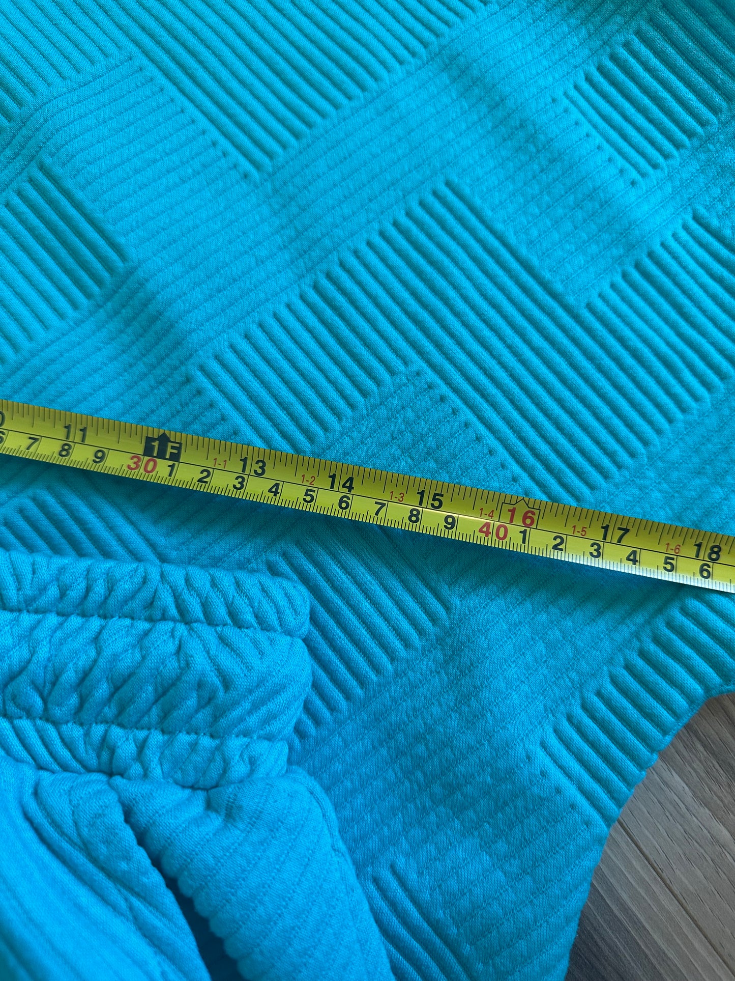 See and Be Seen Teal Textured Top and Shorts Set - Size Large