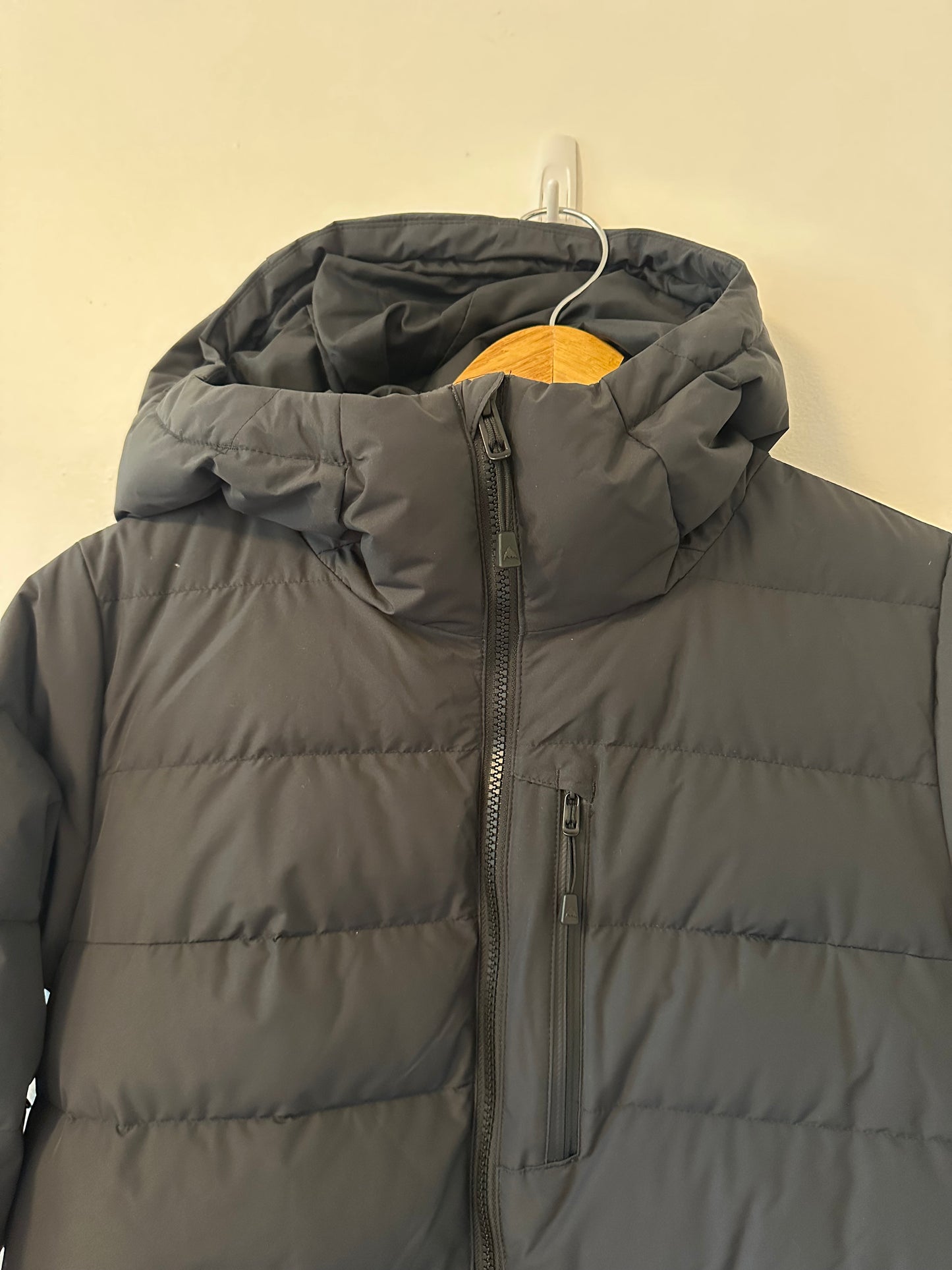 Burton Loyil Down Snowboard Jacket in Black | Size Small