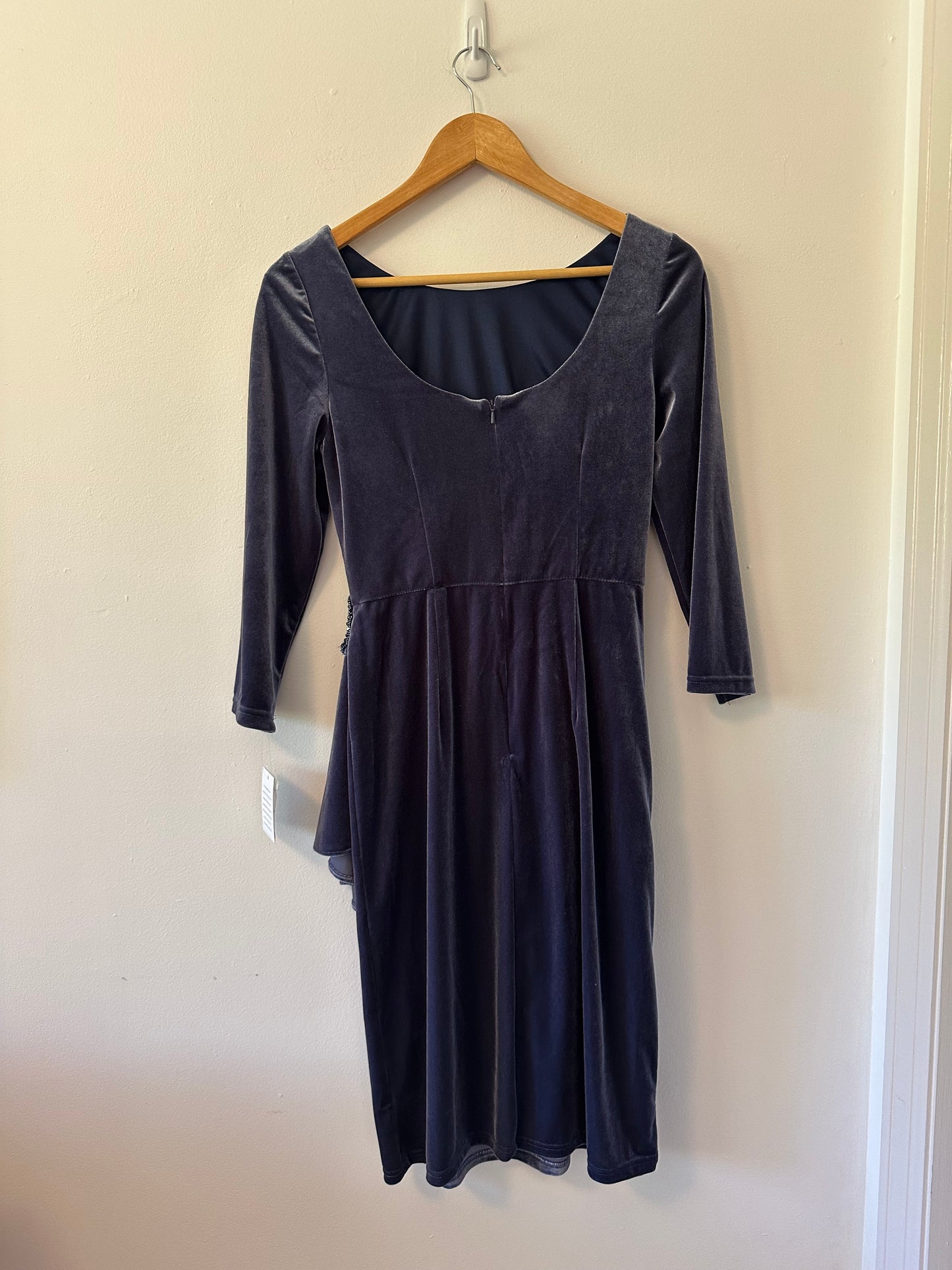 Oleg Cassini NWT Three-Quarter Sleeve Velvet Sheath Dress in Navy | Size 4