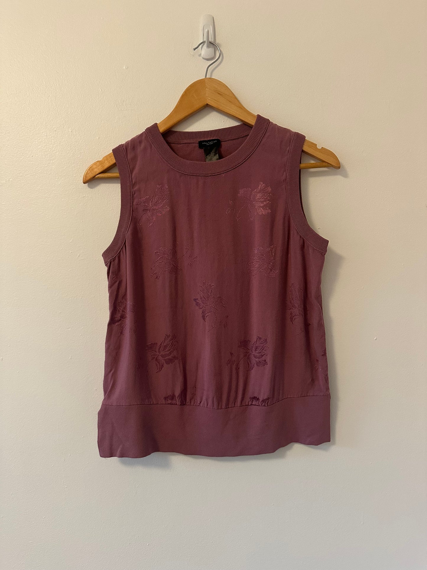 Ann Taylor - Sleeveless Plum Embroidered Rose Muscle Tank Top | Size Small