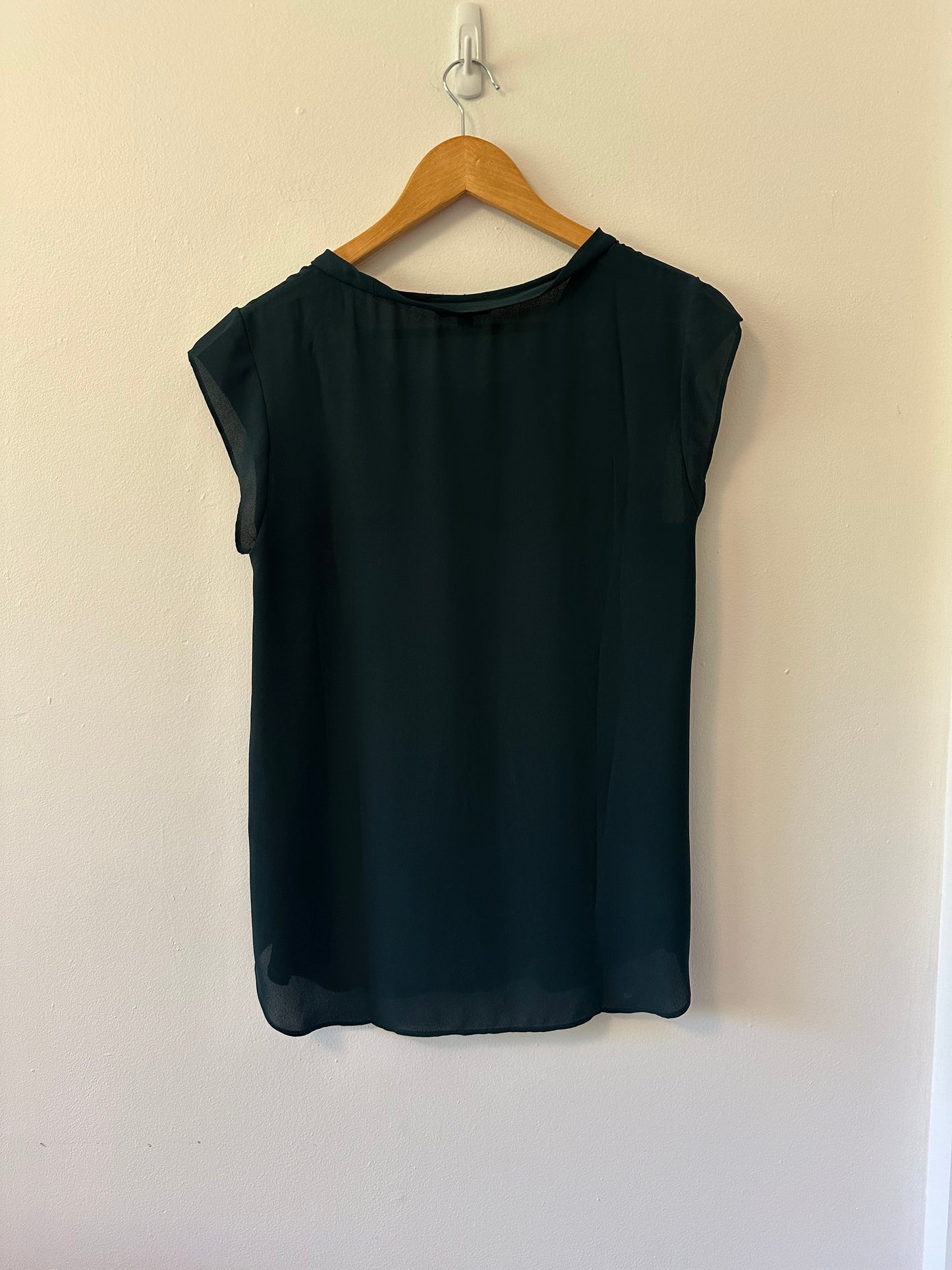 Banana Republic Short Sleeve Scoop Neck Blouse in Dark Green | Size Small