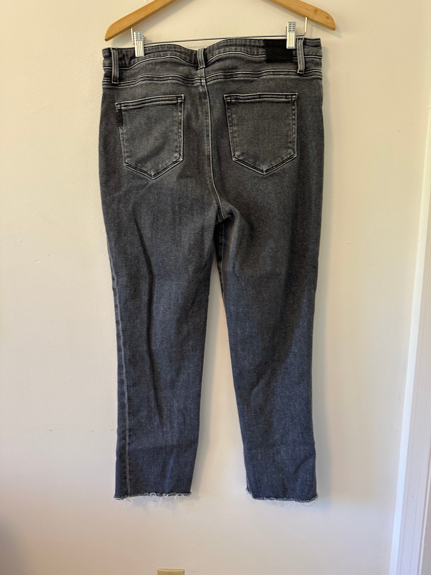 PAIGE Cindy Straight Leg Jeans in Distressed Gray | Size 34