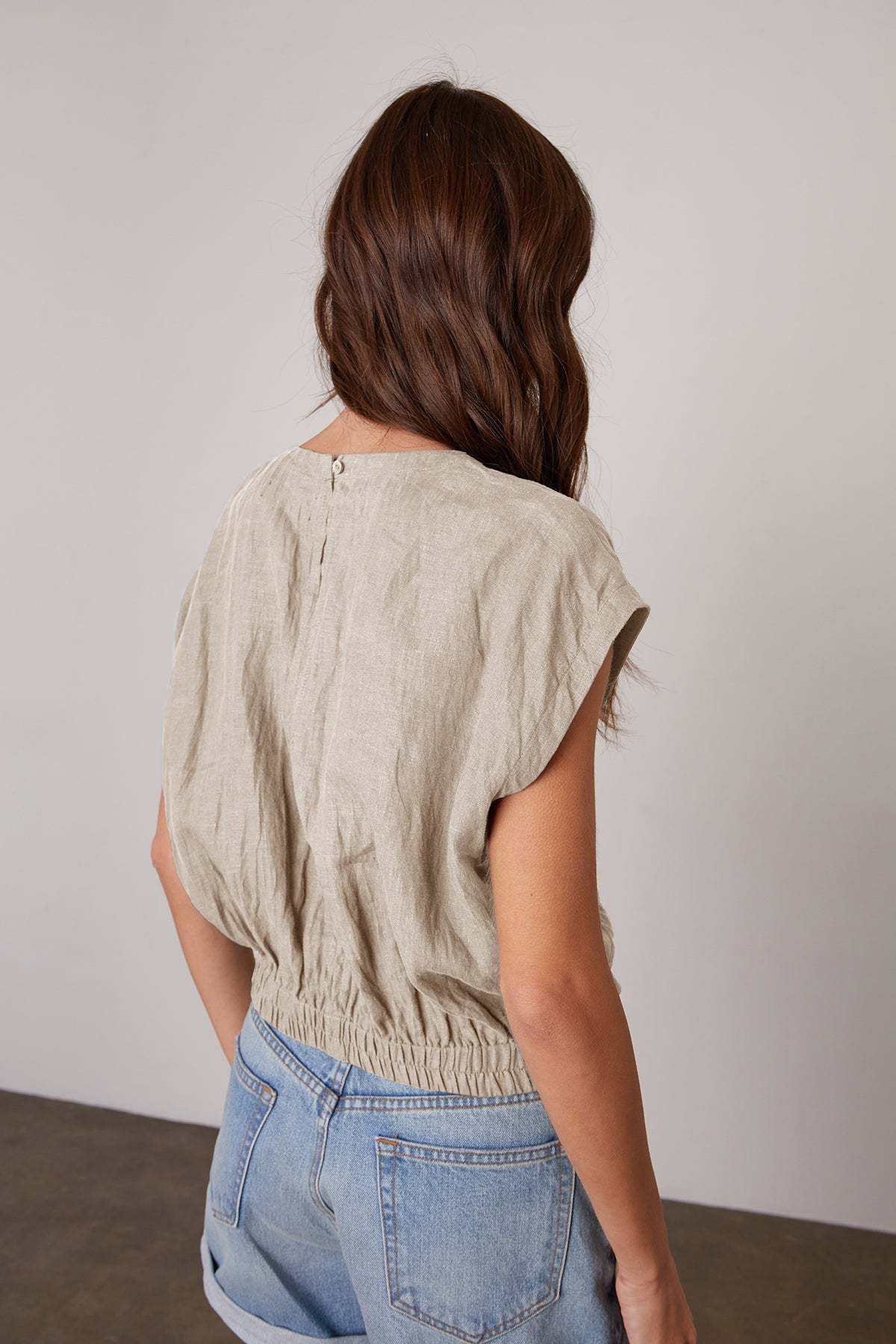 Velvet by Graham & Spencer Light Tan Haylie Linen Crop Blouse - Size XS
