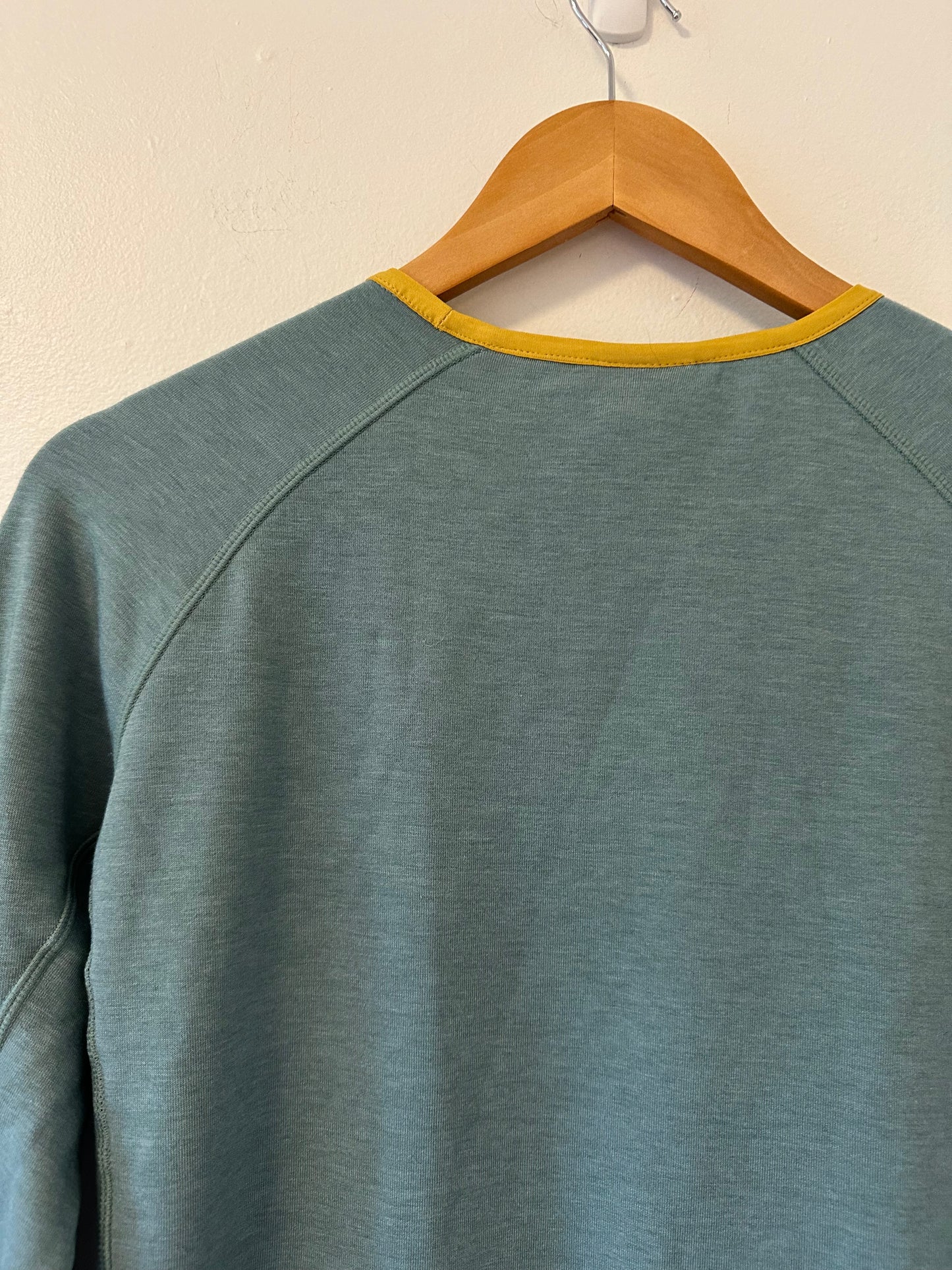 NWT Burton Minturn Crewneck Fleece Long Sleeve Shirt in Trellis Heather | Size Medium