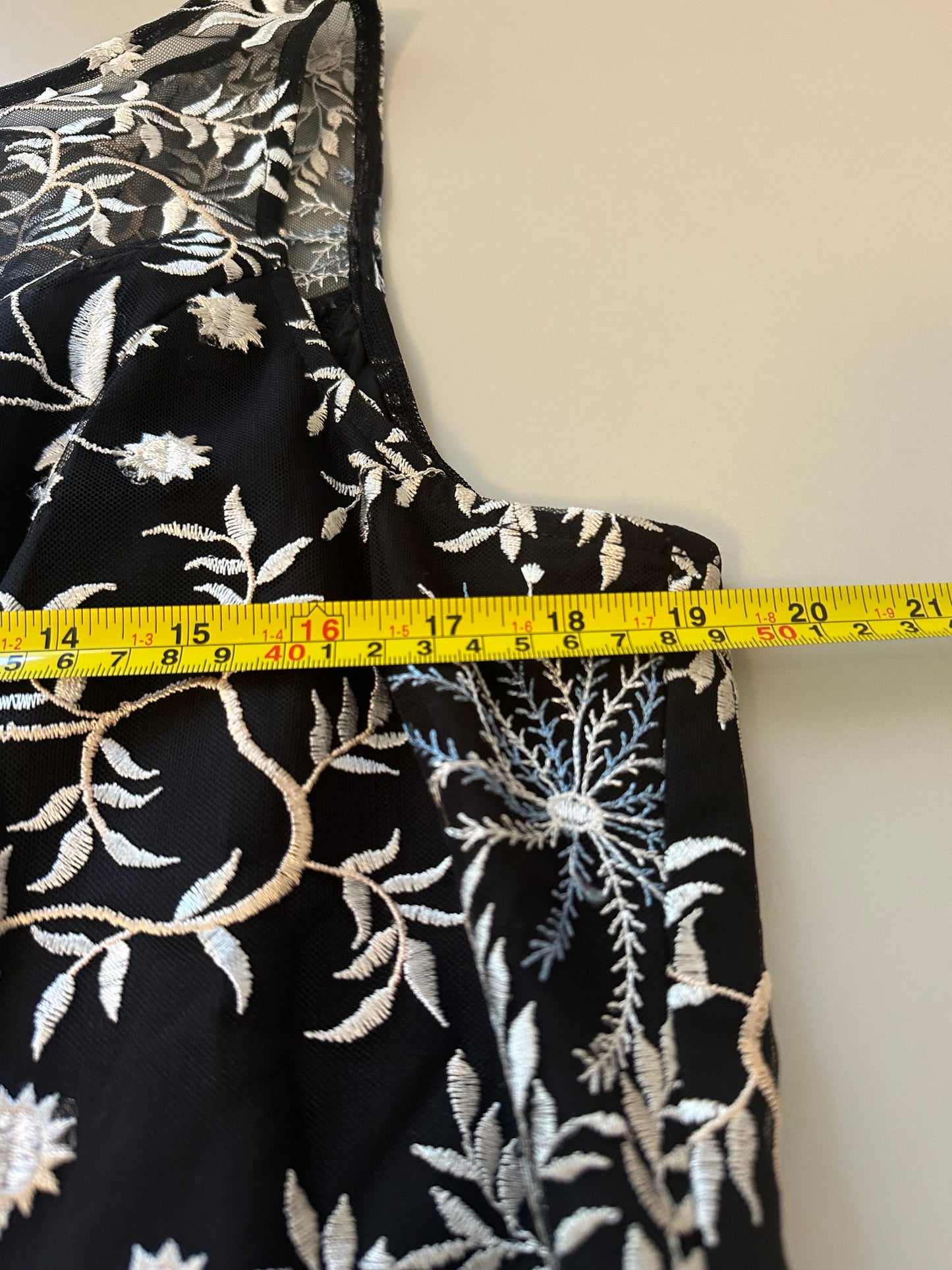 Adrianna Papell Black and White Floral Fit and Flare Midi Dress | Size 18
