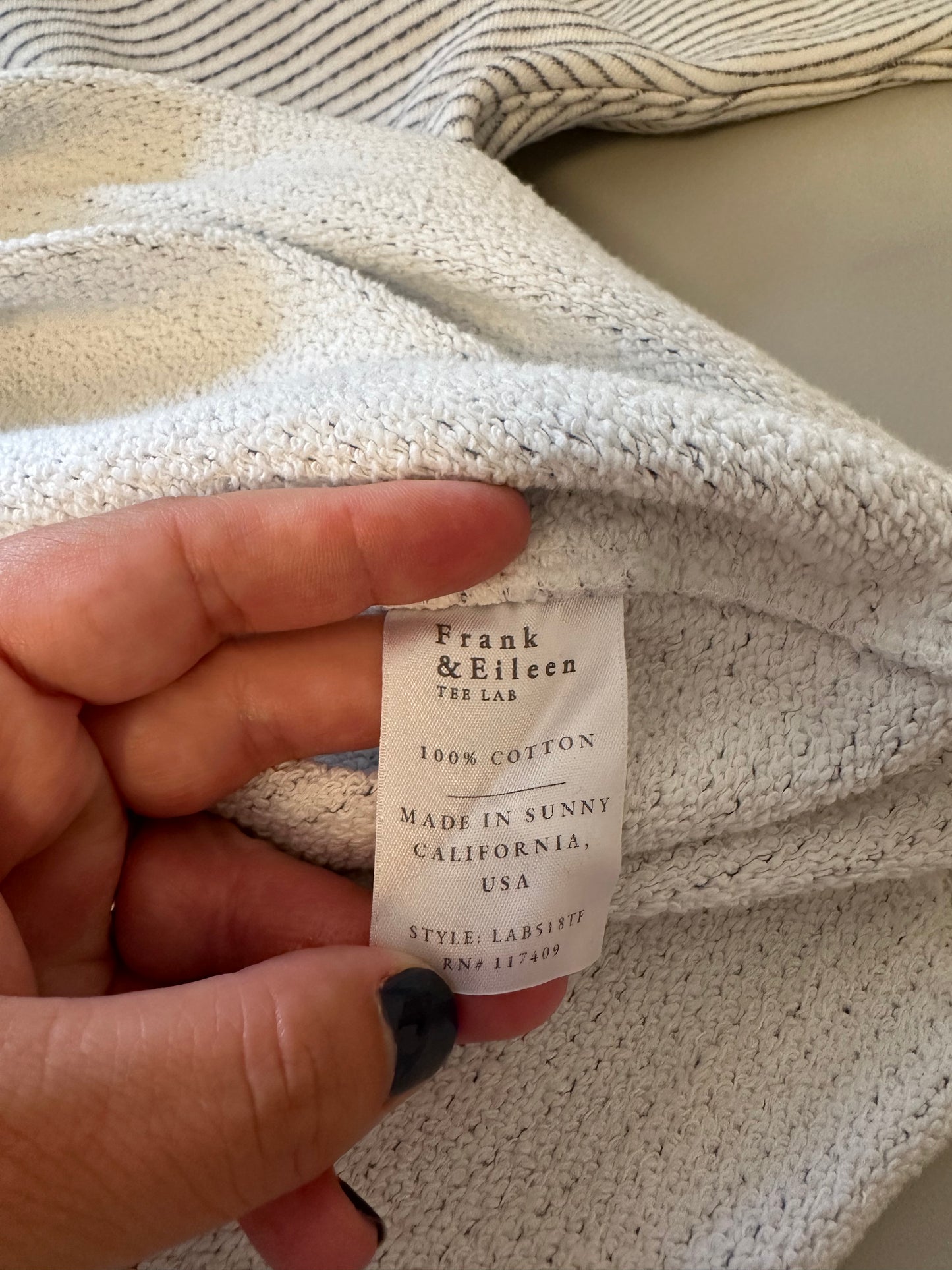 Frank & Eileen Tee Lab Triple Fleece Cotton White and Navy Sweatshirt | Size Medium