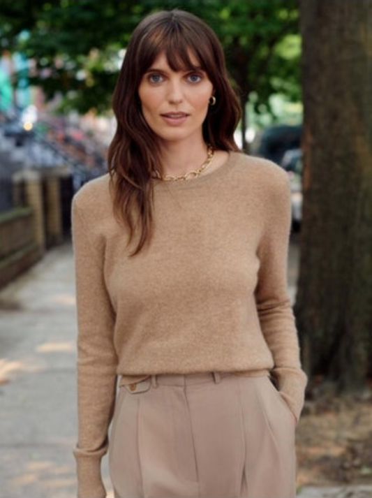 White + Warren Essentials Classic Crewneck Cashmere Sweater in Camel Heather - Small