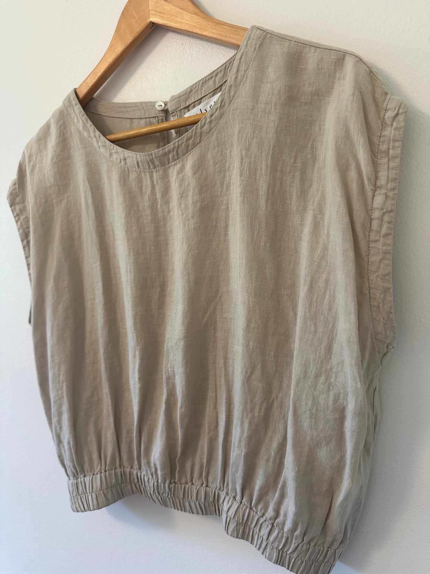 Velvet by Graham & Spencer Light Tan Haylie Linen Crop Blouse - Size XS