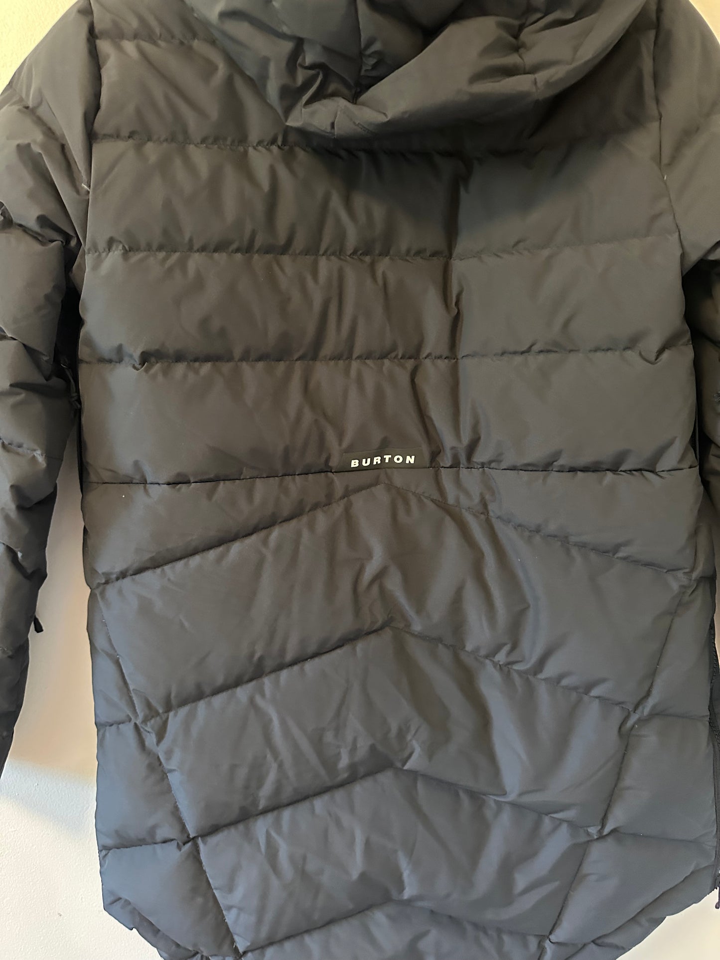 Burton Loyil Down Snowboard Jacket in Black | Size Small