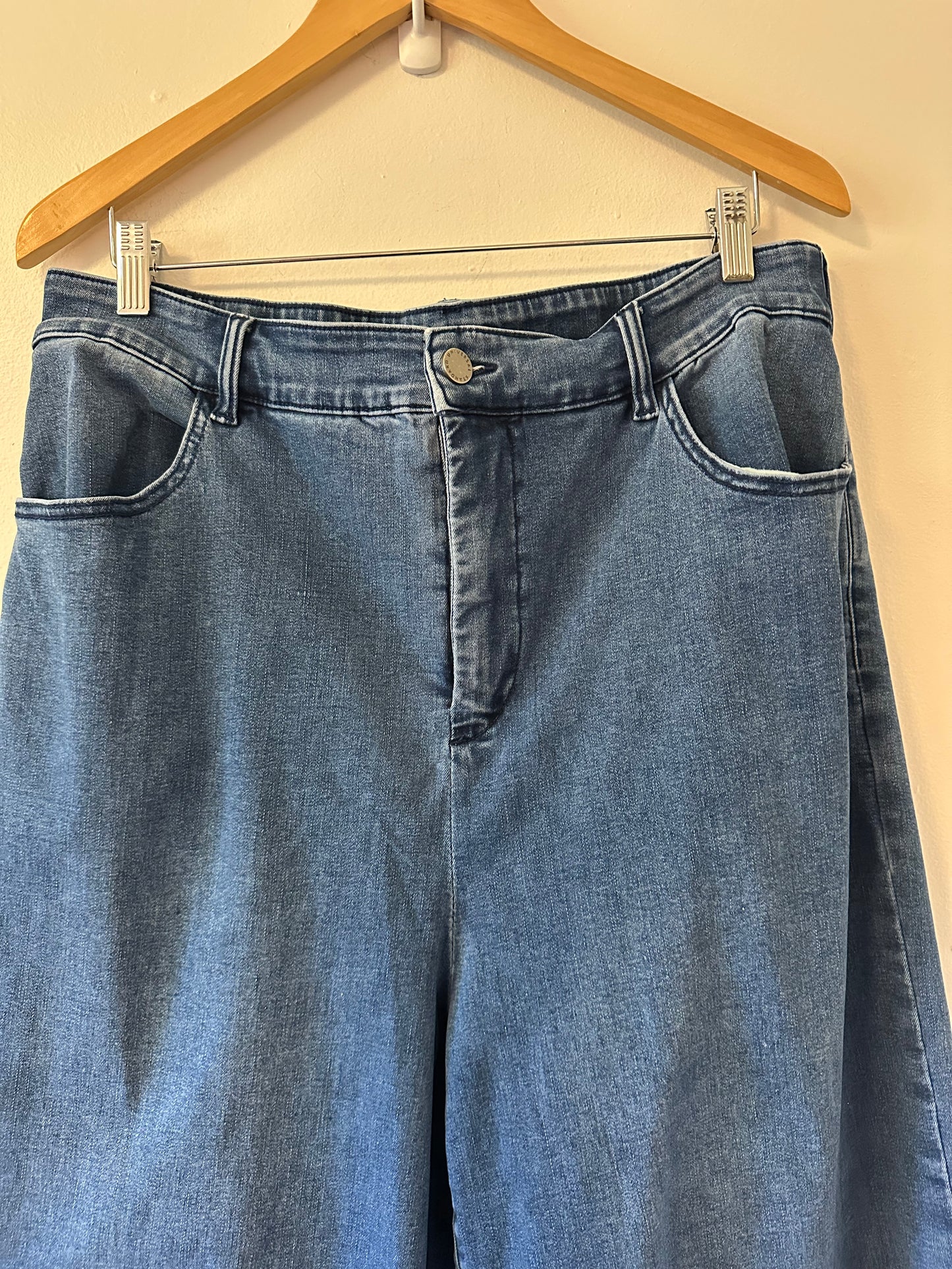 Universal Standard Carrie High Rise Wide Leg Jeans | Size 16