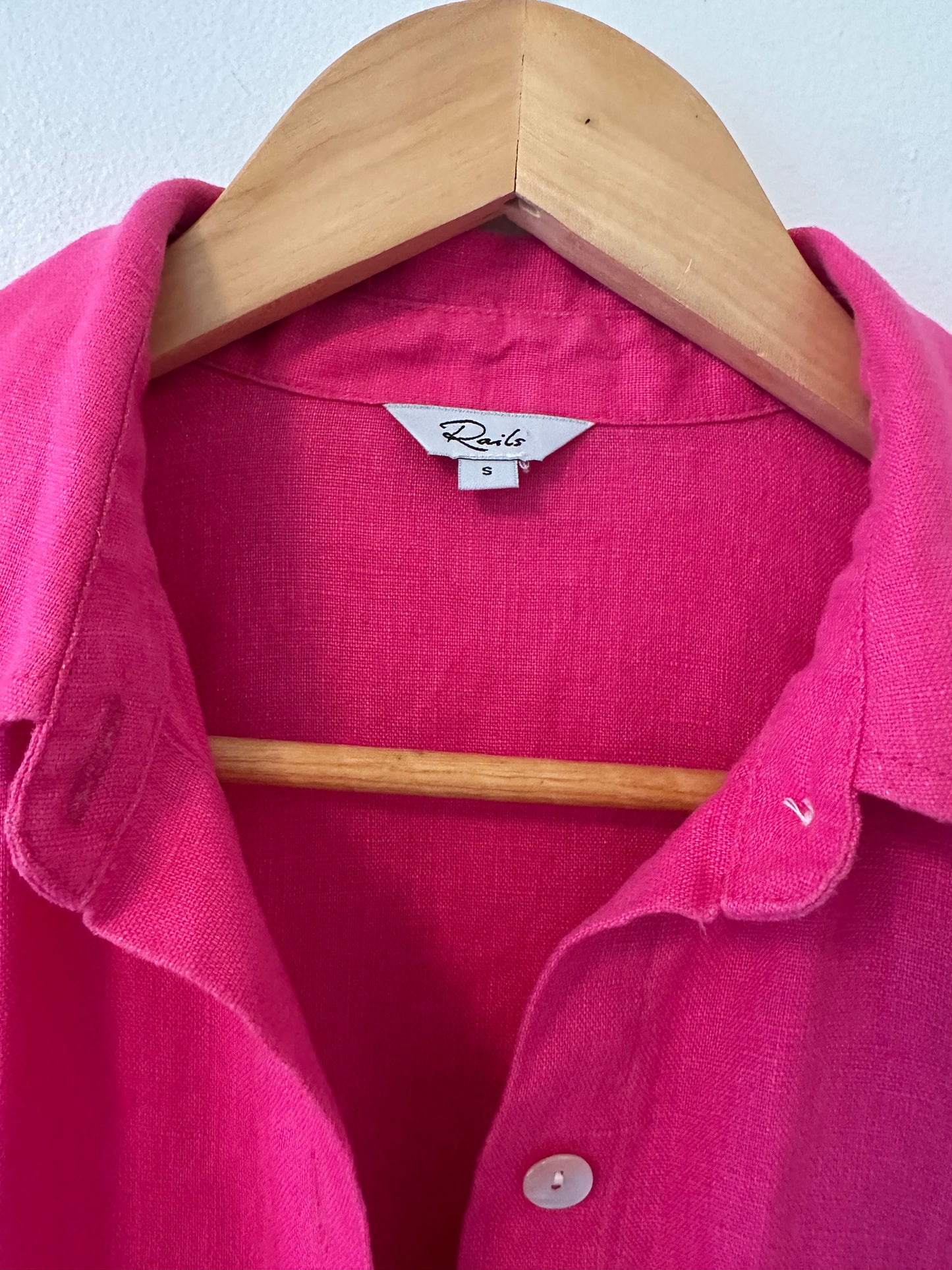 Rails Mackinley Linen Top in Raspberry- Size Small