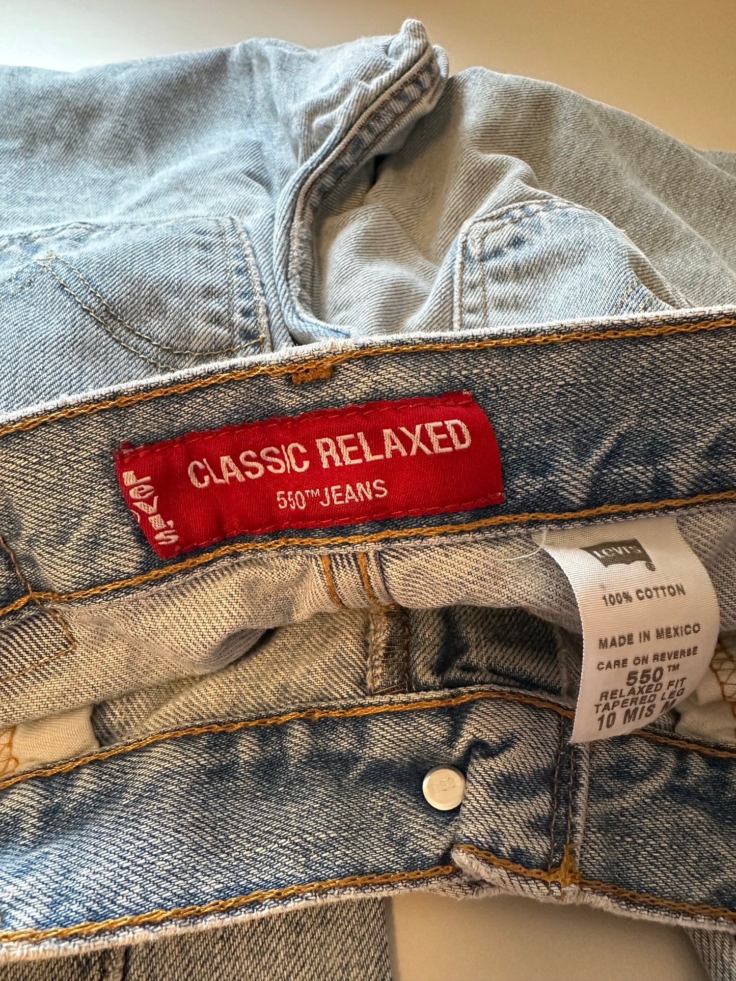 Levi's Vintage High Rise Light Blue Women's 550 Cotton Jeans | Size 10