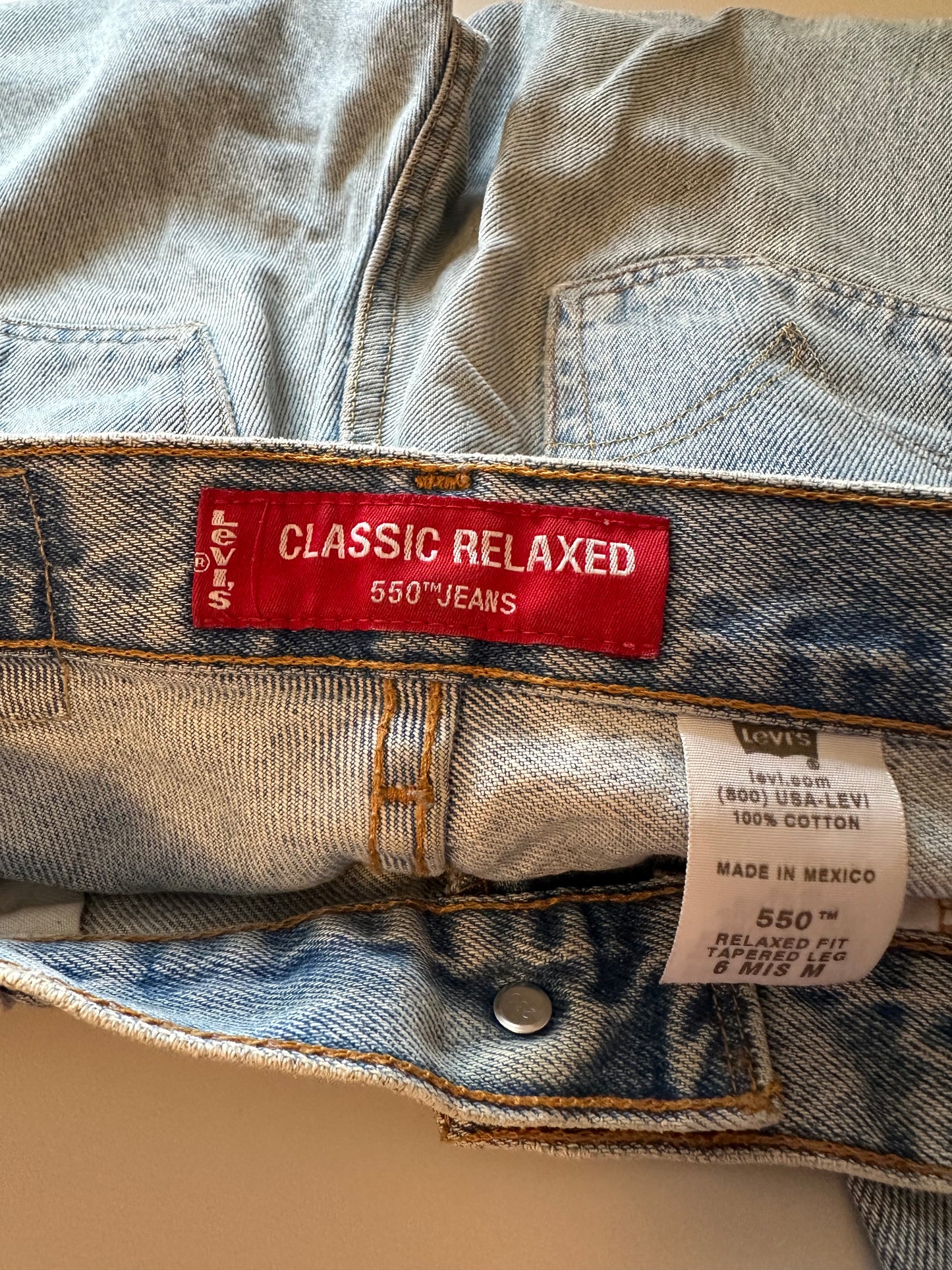 Levi's Vintage 90s Light Blue Classic Relaxed 550 Jeans | Size 6