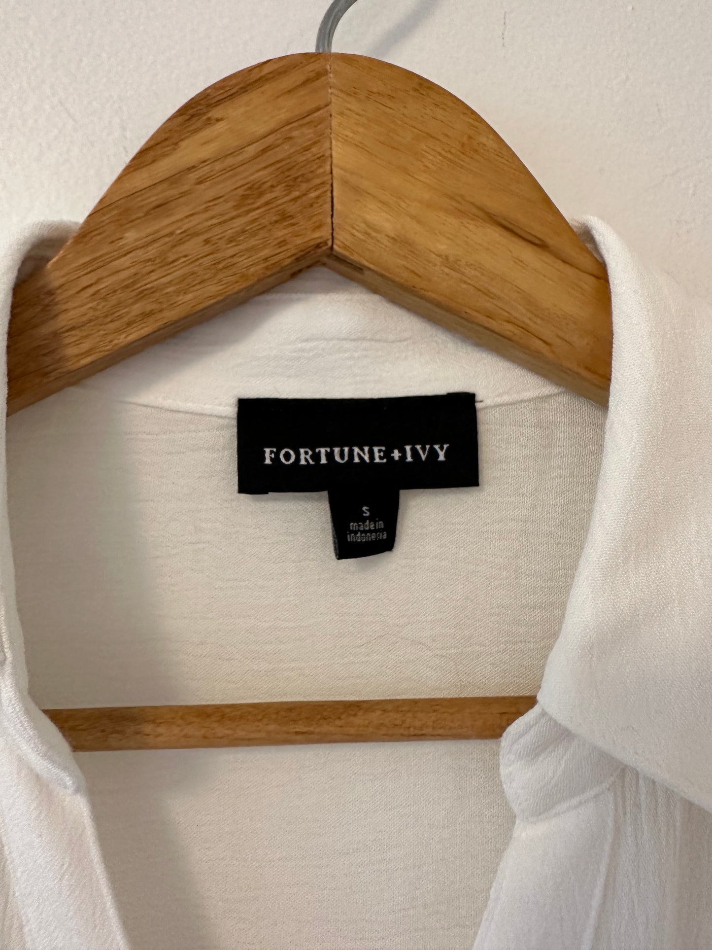 Fortune + Ivy White Short Sleeve Button Down Shirt | Size Small