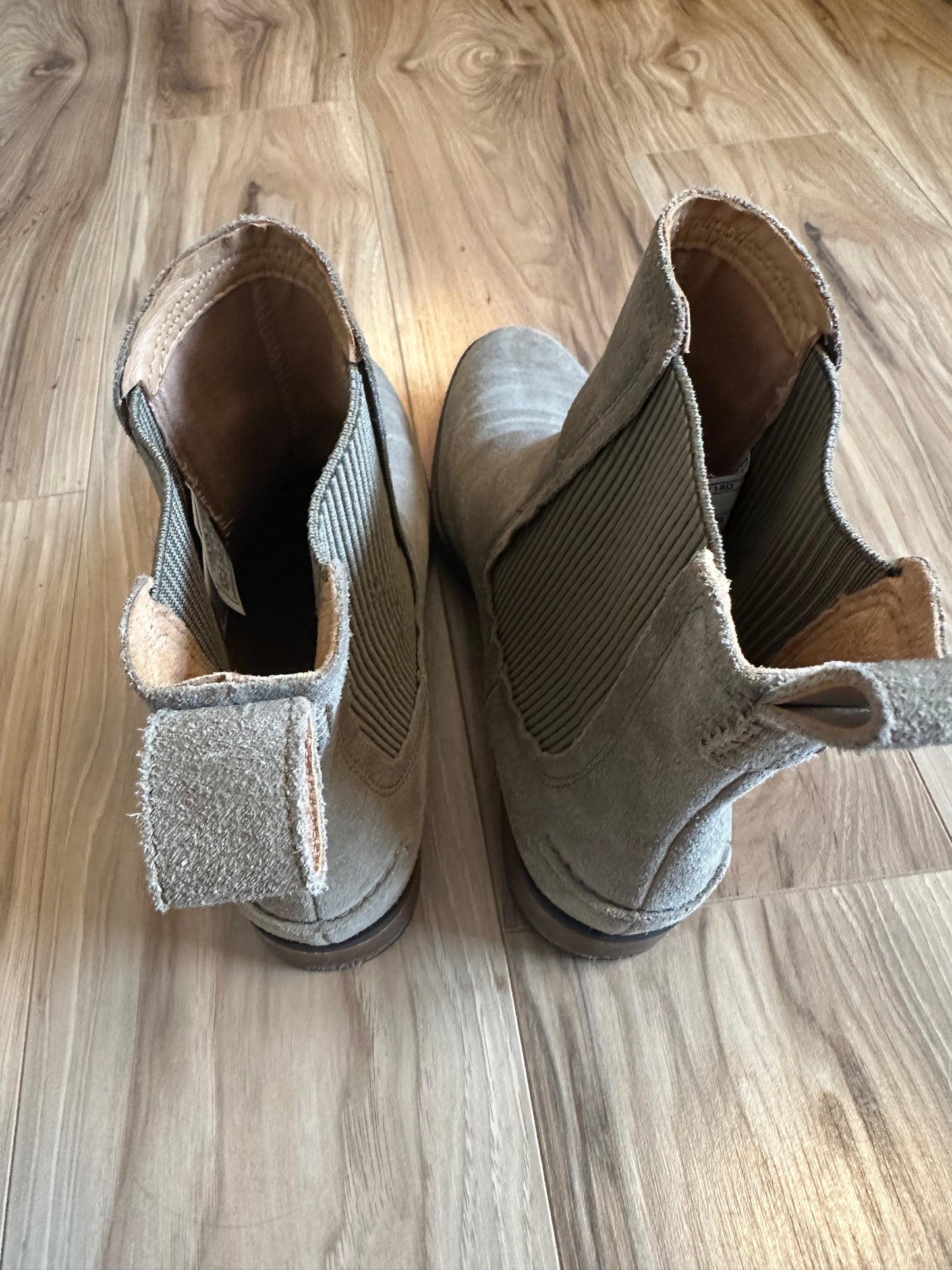 UGG Hillhurst Waterproof Suede Chelsea Boot Green Size 8.5