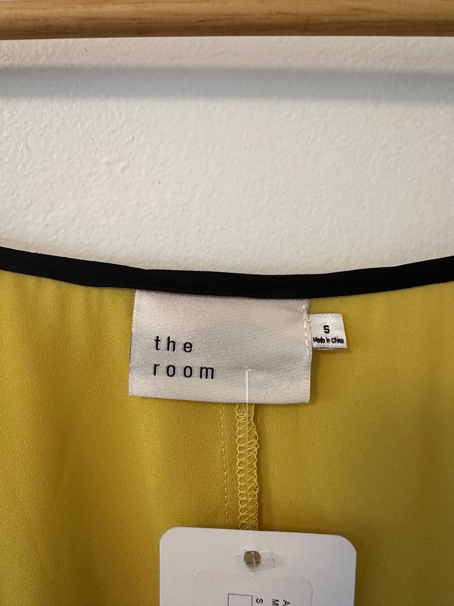 NWT The Room Yellow Long Sleeve Dress Cold Shoulder with Floral Details | Size Small