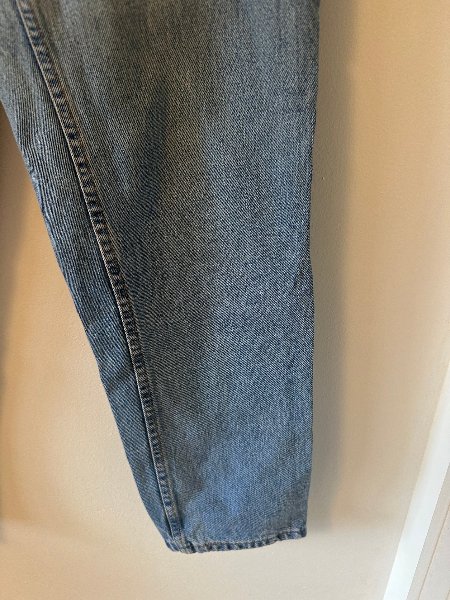 Levi's Vintage 550 Classic Light Blue Denim Tapered Cotton Jeans | Size 10