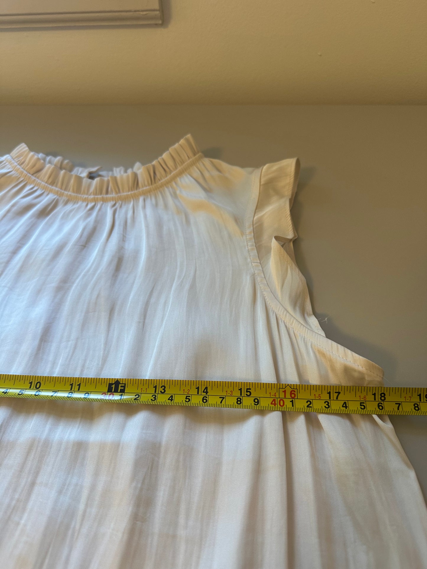 Banana Republic - Cream Ruffle Sleeve Blouse | Size Small