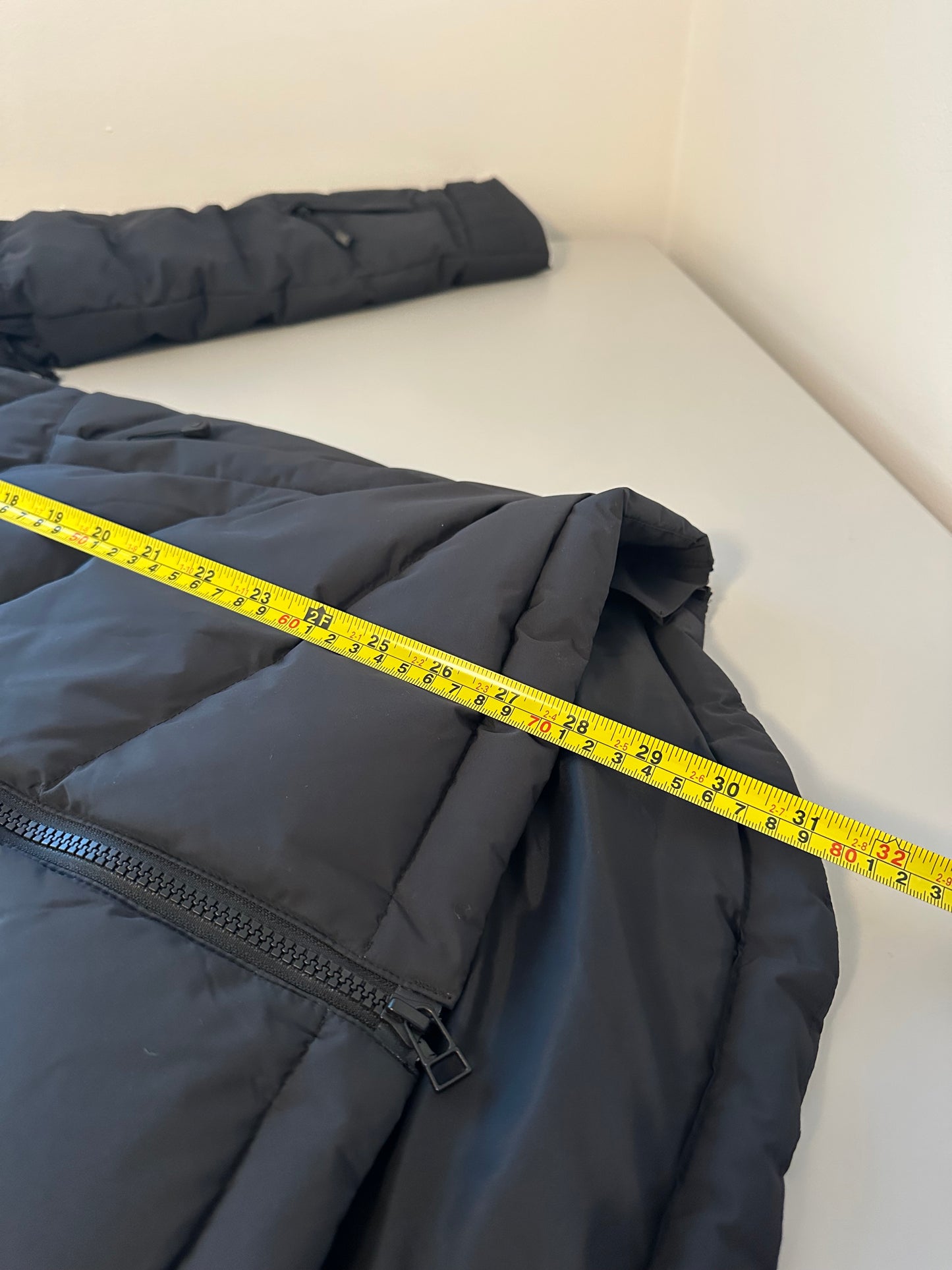 Burton Loyil Down Snowboard Jacket in Black | Size Small